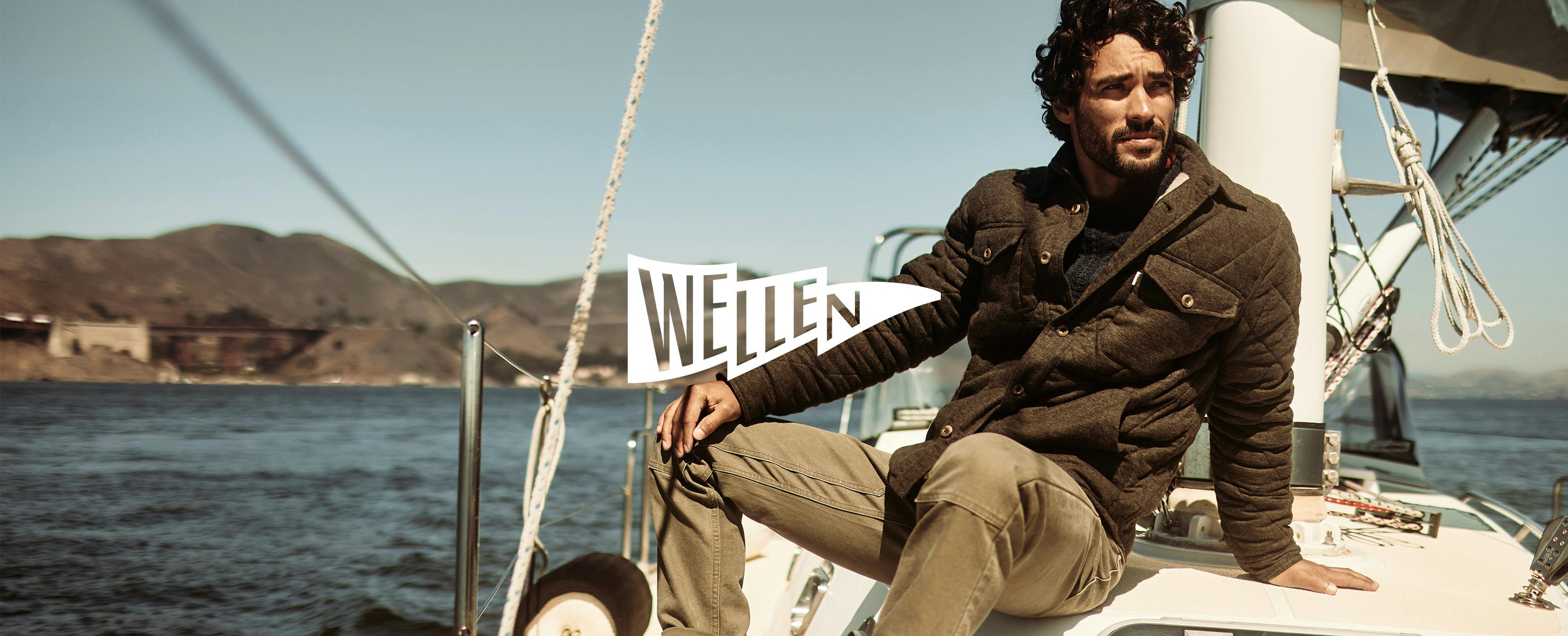 Wellen - Man sitting on boat wearing a jacket