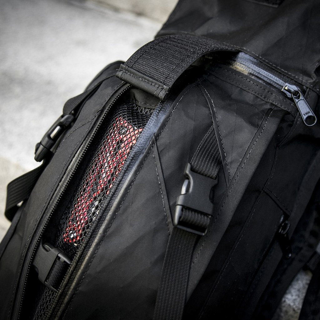 極美品　MissionWorkshop The Hauser 14L　Navy Mission Workshop Hauser Hydration Pack - 14L - Black HT500
