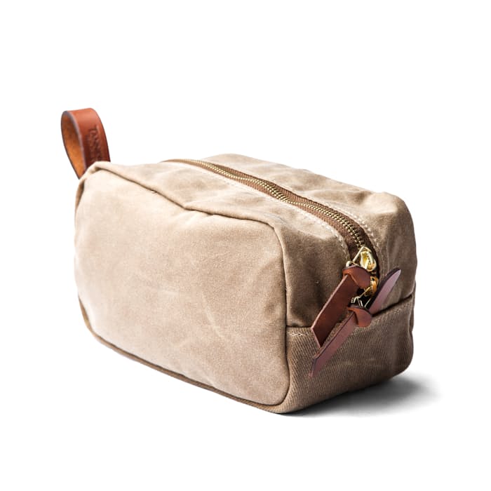 0lb2Wzpd36_tanner-goods_dopp_kit_0_original.jpg?auto=compress%2Cformat ...