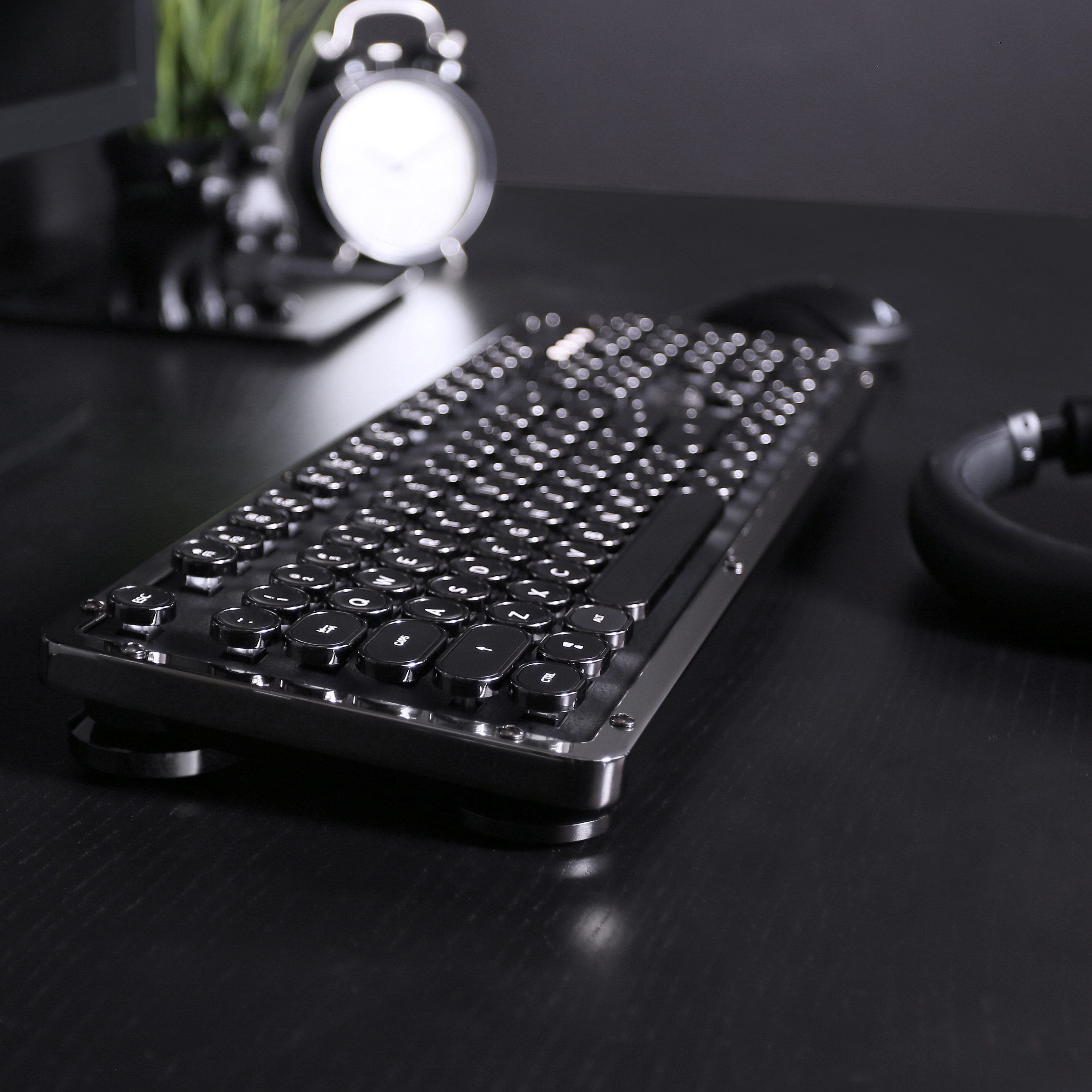 AZIO RETRO CLASSIC bluetoothキーボード 黒 AZIO Retro Classic Bluetooth Keyboard - AZIO Corporation