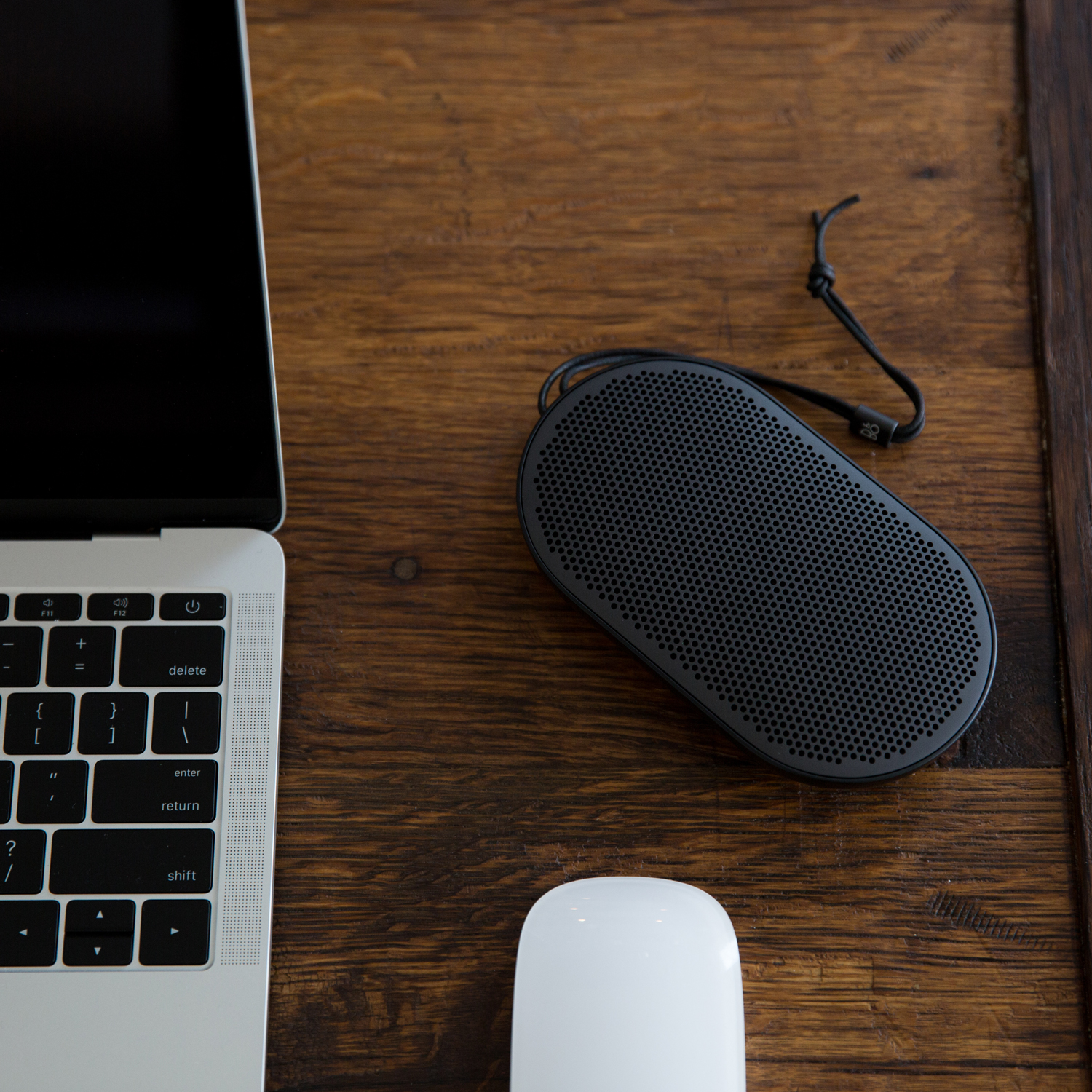 Bang & Olufsen BeoPlay P2 + Power Bank - Black | undefined