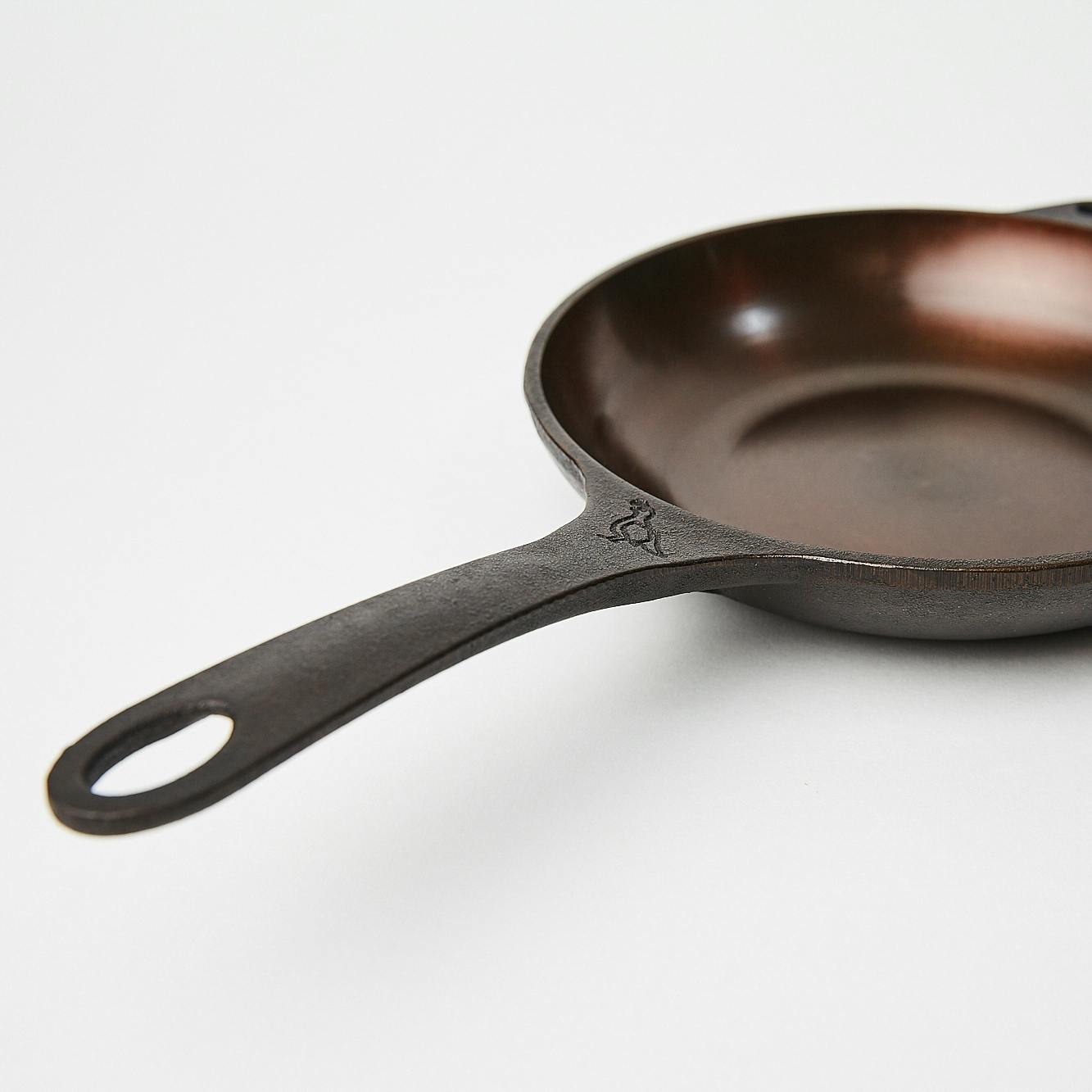 Smithey 8in Cast Iron Chef Skillet – Atomic 79