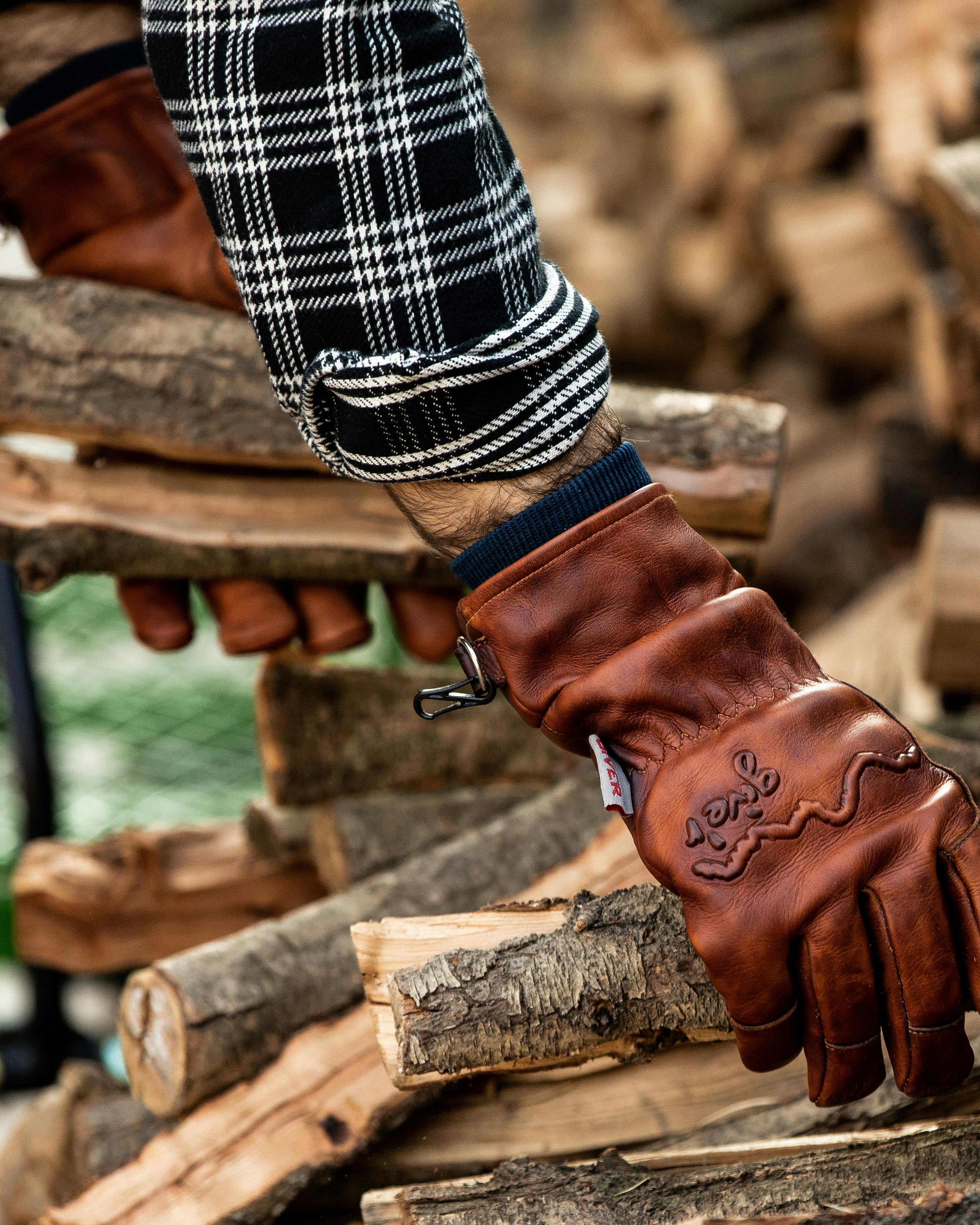Give'r 4 Season Glove w/ Wax Coating - Exclusive - Chestnut, Gloves &  Scarves