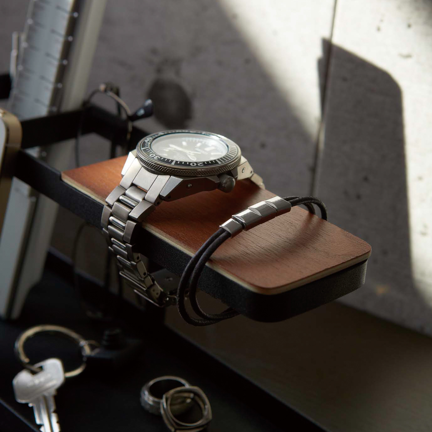 TOWER 13 Matte Black+ 4,5,6号 オーダー受付中 作家鉢 Yamazaki Tower Deskbar - Black | Art & Decor | Huckberry