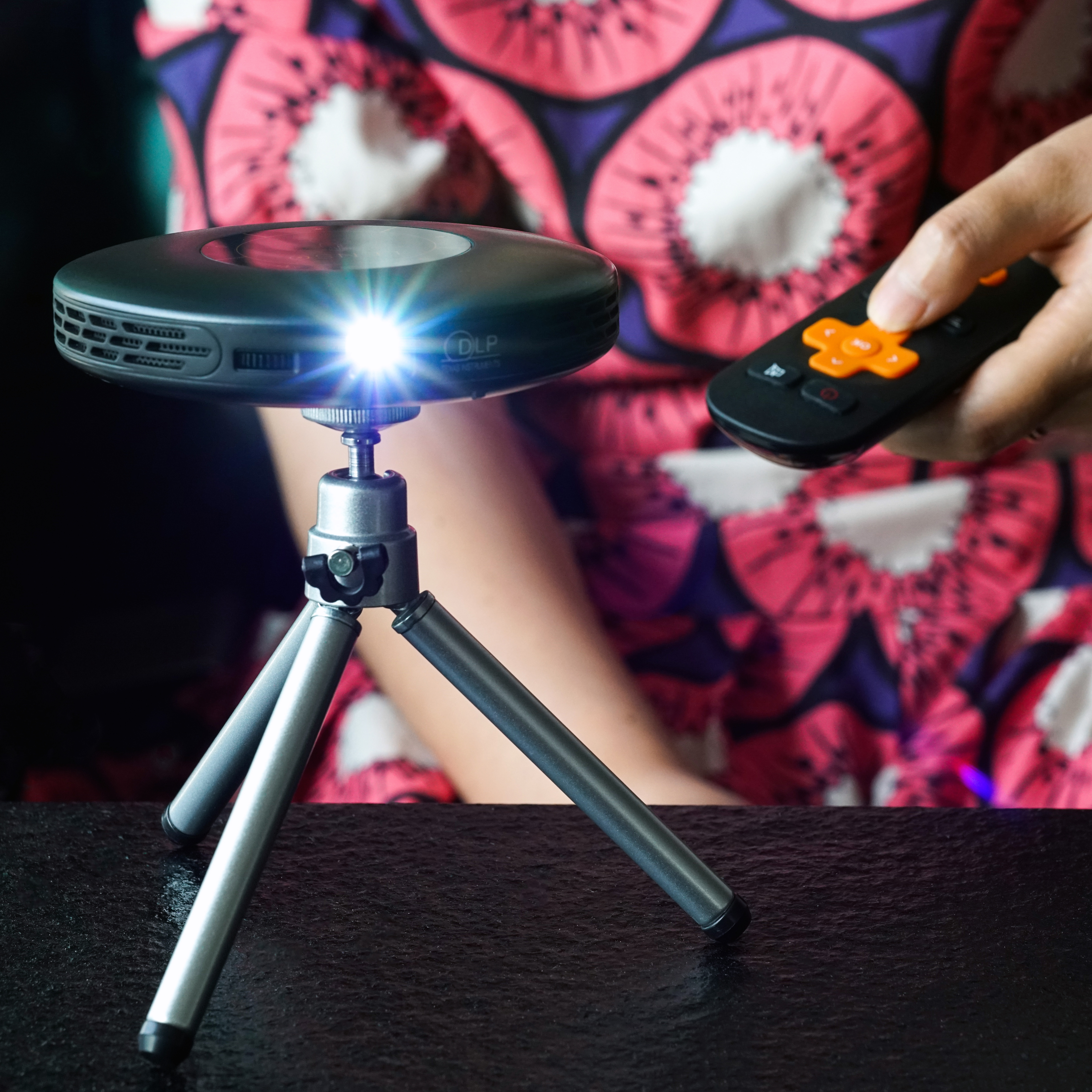 Mini Portable Projector + Stand - Thumbnail 5