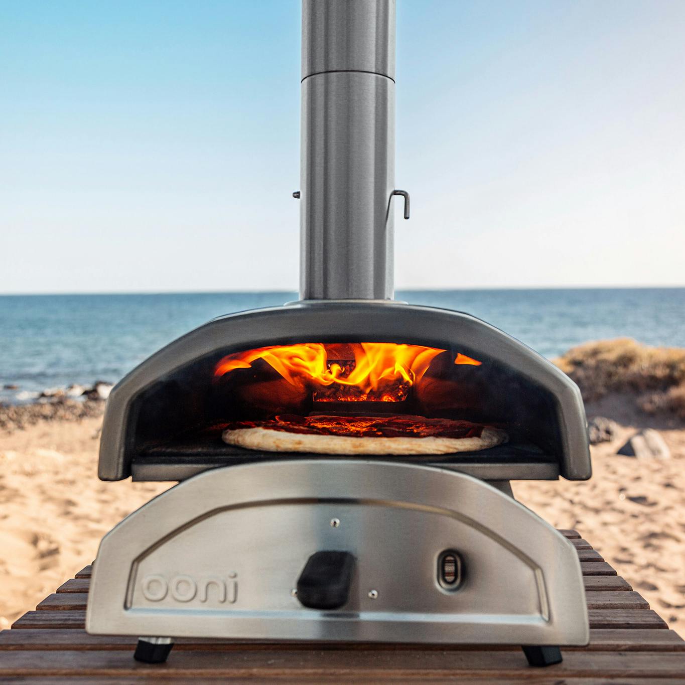 https://huckberry.imgix.net/spree/products/582450/original/FikElYd6Ux_ooni_ooni_frya_portable_wood-fired_outdoor_pizza_oven_gifts_8_original.jpg?auto=format%2C%20compress&crop=top&fit=clip&cs=tinysrgb&ixlib=react-9.5.2