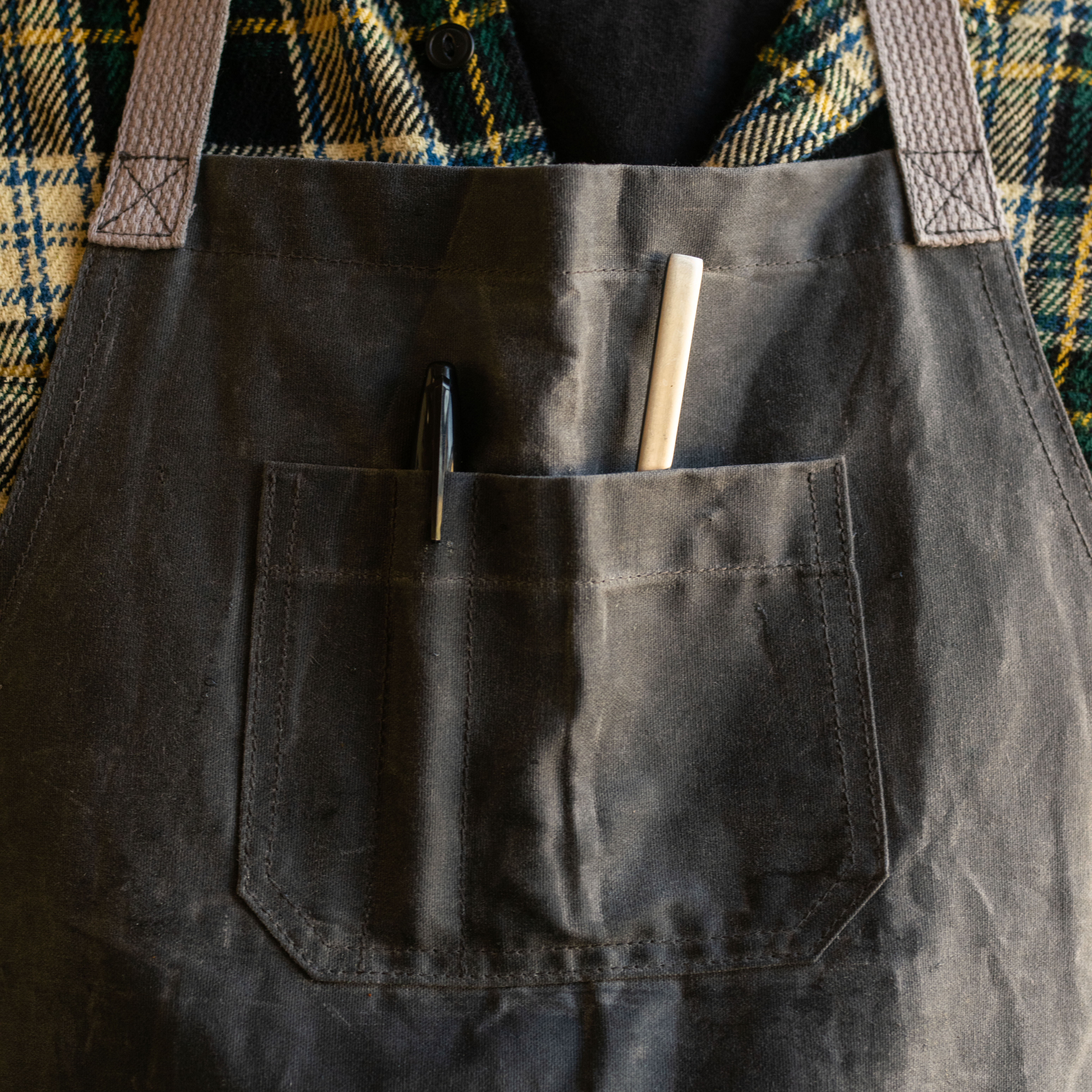 flint and tinder apron