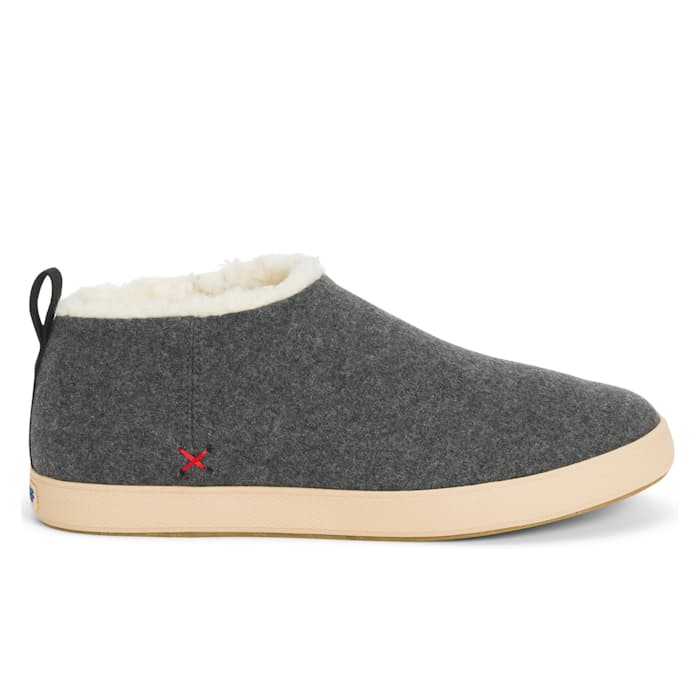 xtratuf slippers