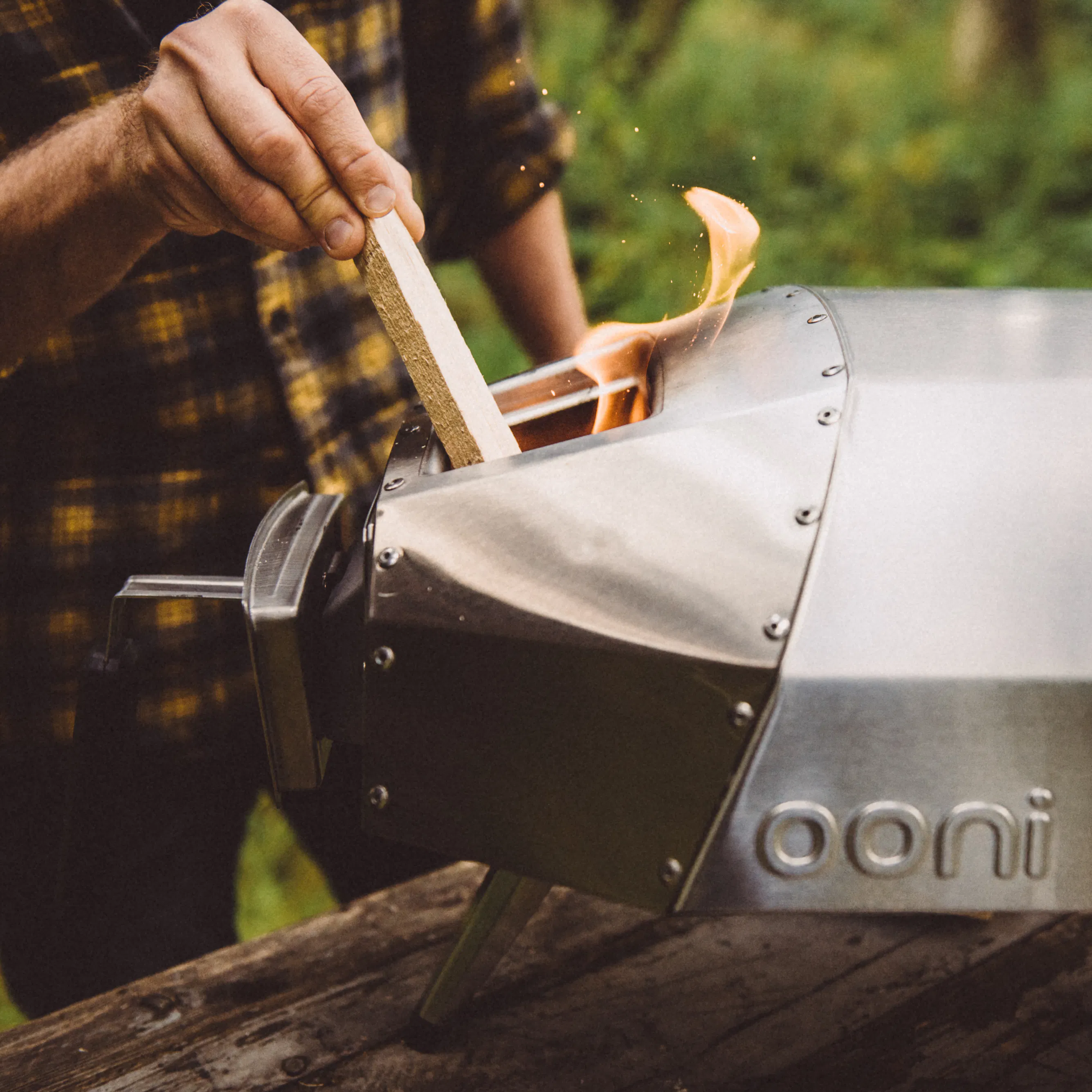 Ooni Ooni Karu Wood and Charcoal-Fired Portable Pizza Oven