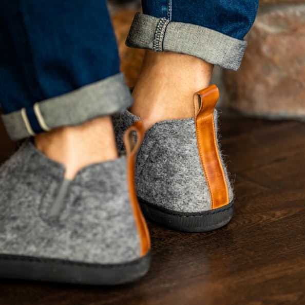 Best winter slippers for men. 