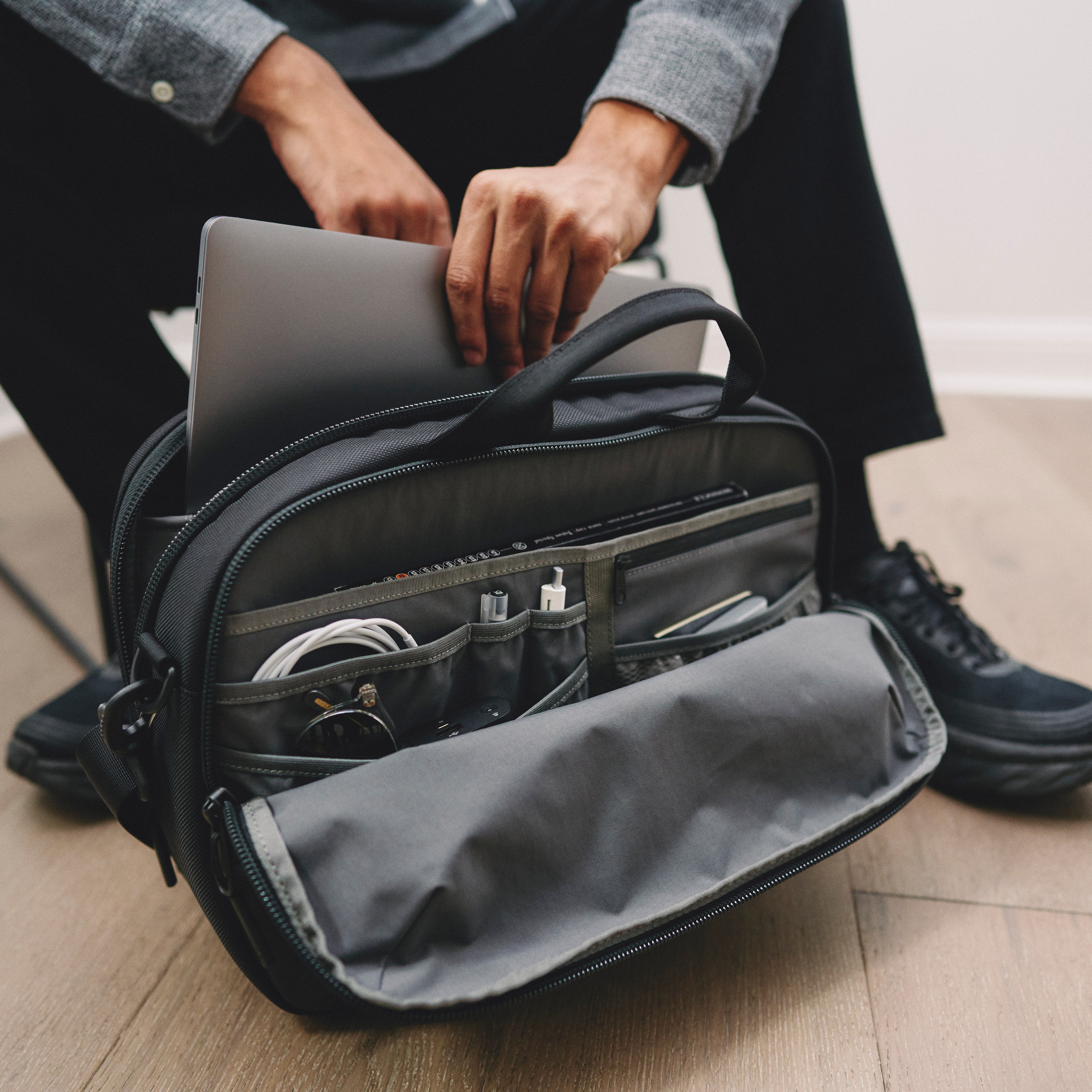 Aer commuter Brief 美品 Commuter Brief 2 - Black — Aer | Modern gym bags, travel