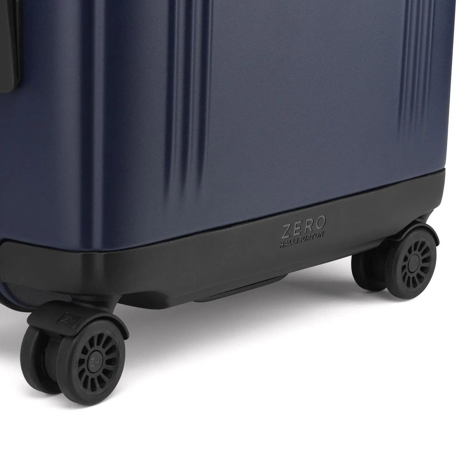 Zero Halliburton Edge Lightweight Continental Carry On - Navy