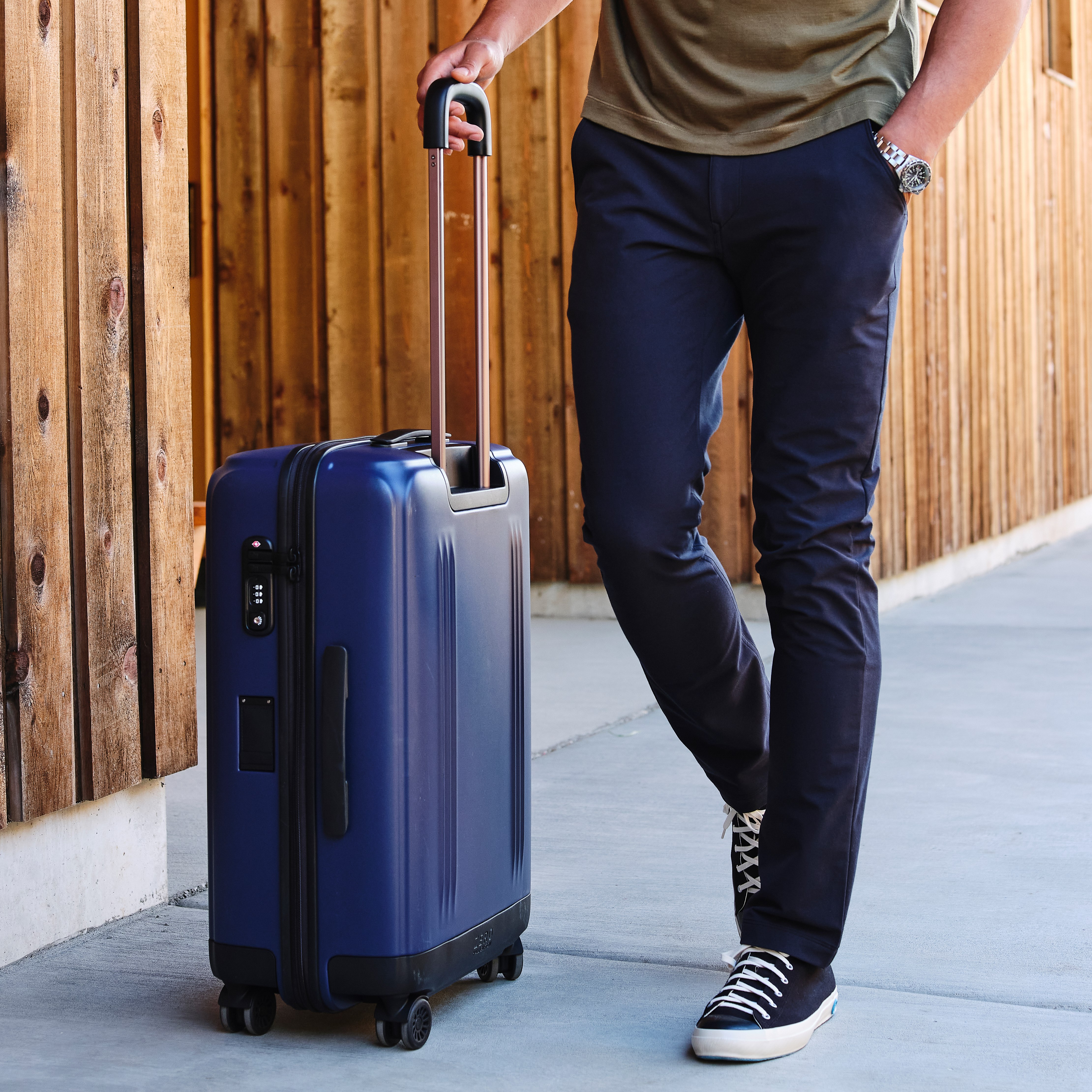 Zero Halliburton Edge Lightweight Medium Travel Case - Navy