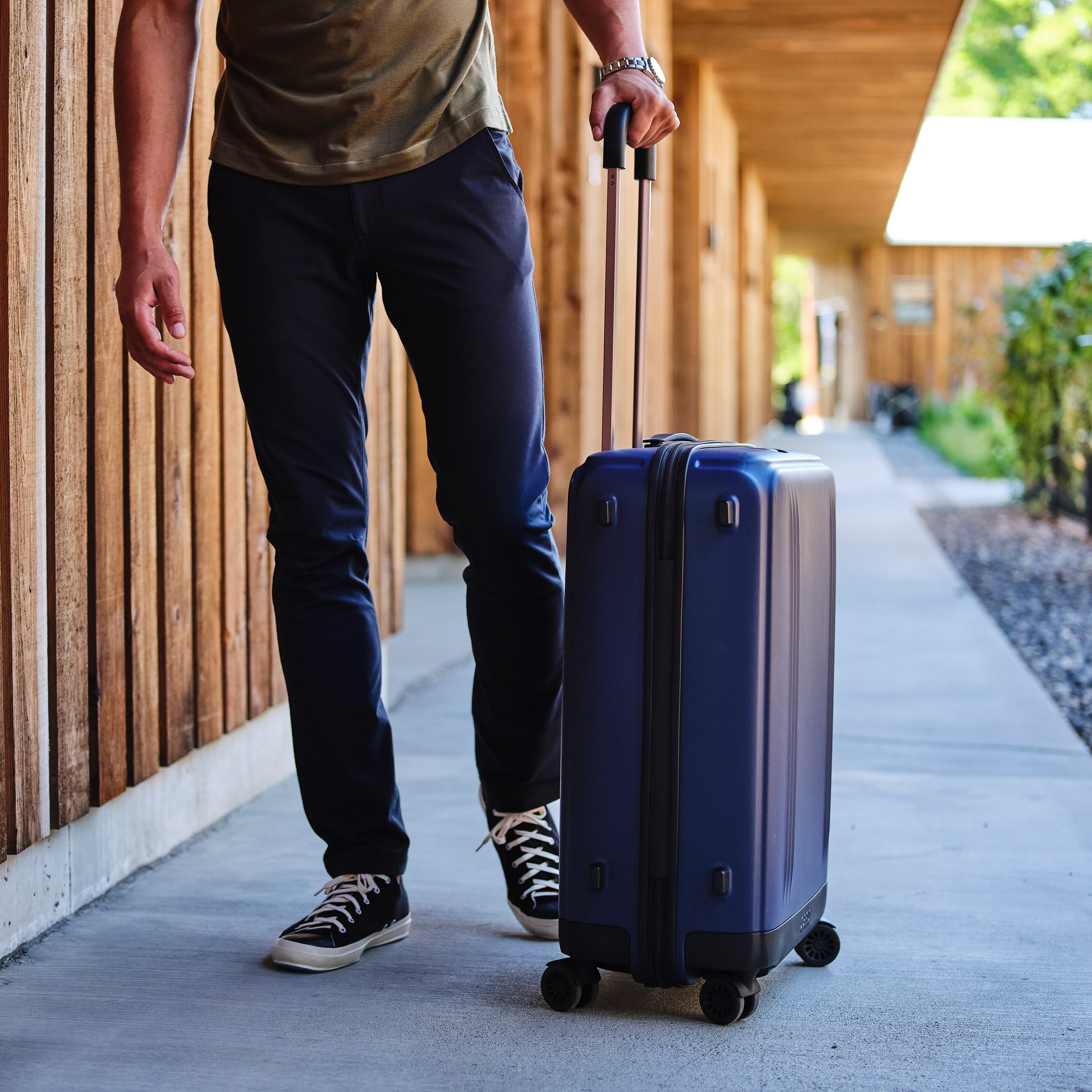 Zero Halliburton Edge Lightweight Medium Travel Case - Navy