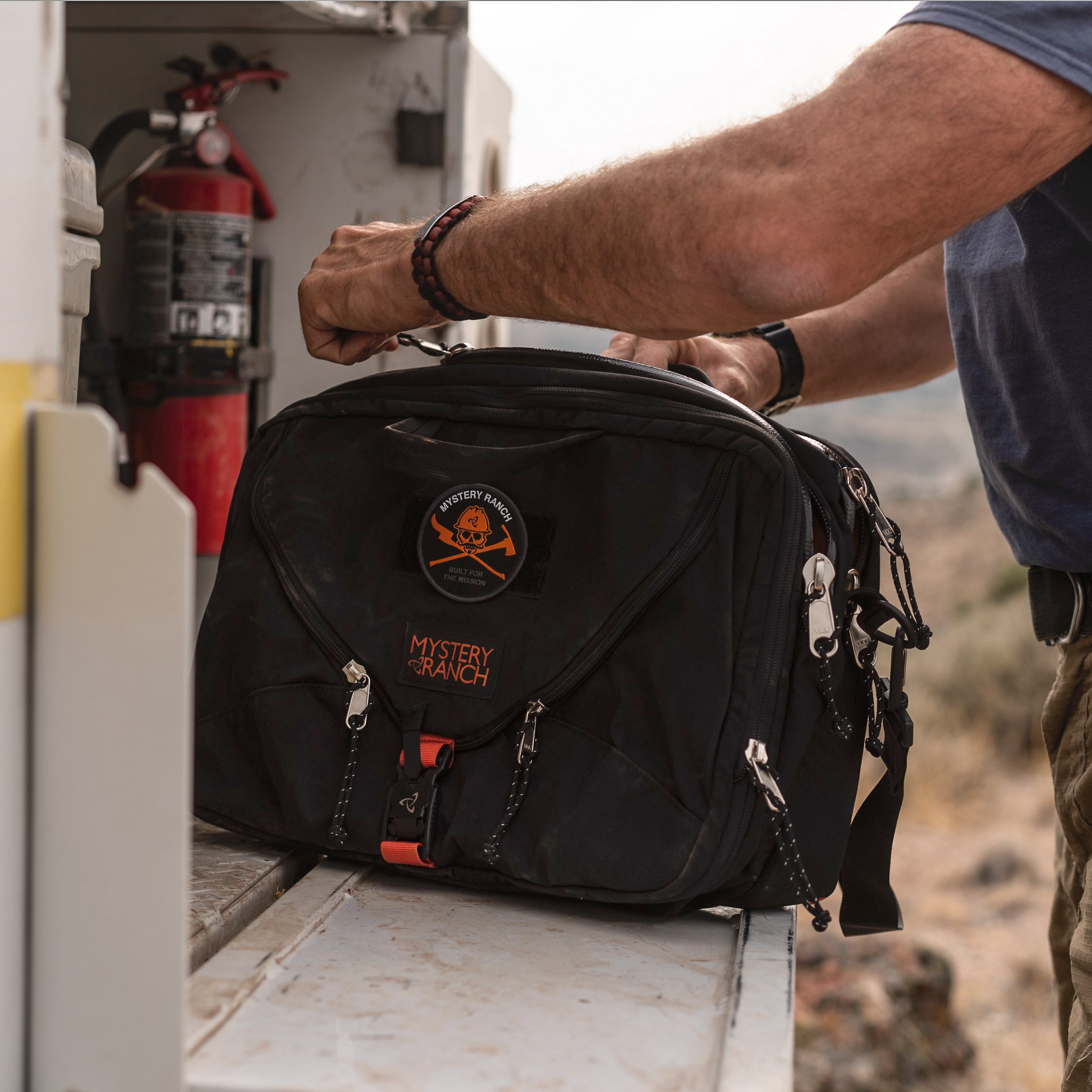 Mysteryranch｜LESS THAN 30L (3 Way 18 wildfire black (11 3 Way 18 Briefcase, Mystery Ranch