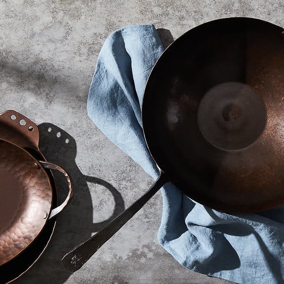 https://huckberry.imgix.net/spree/products/657581/original/72370_Smithey_Ironware_Co._Hand-Forged_Carbon_Steel_Wok_Carbon_Steel_07_PDP.jpg?auto=format%2C%20compress&crop=top&fit=clip&cs=tinysrgb&ixlib=react-9.5.2