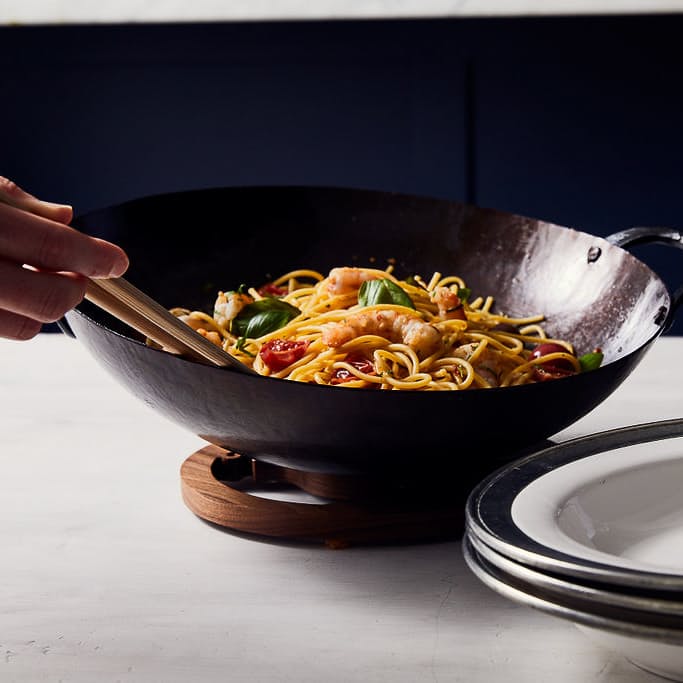 https://huckberry.imgix.net/spree/products/657586/original/72370_Smithey_Ironware_Co._Hand-Forged_Carbon_Steel_Wok_Carbon_Steel_10_PDP.jpg?auto=format%2C%20compress&crop=top&fit=clip&cs=tinysrgb&ixlib=react-9.5.2