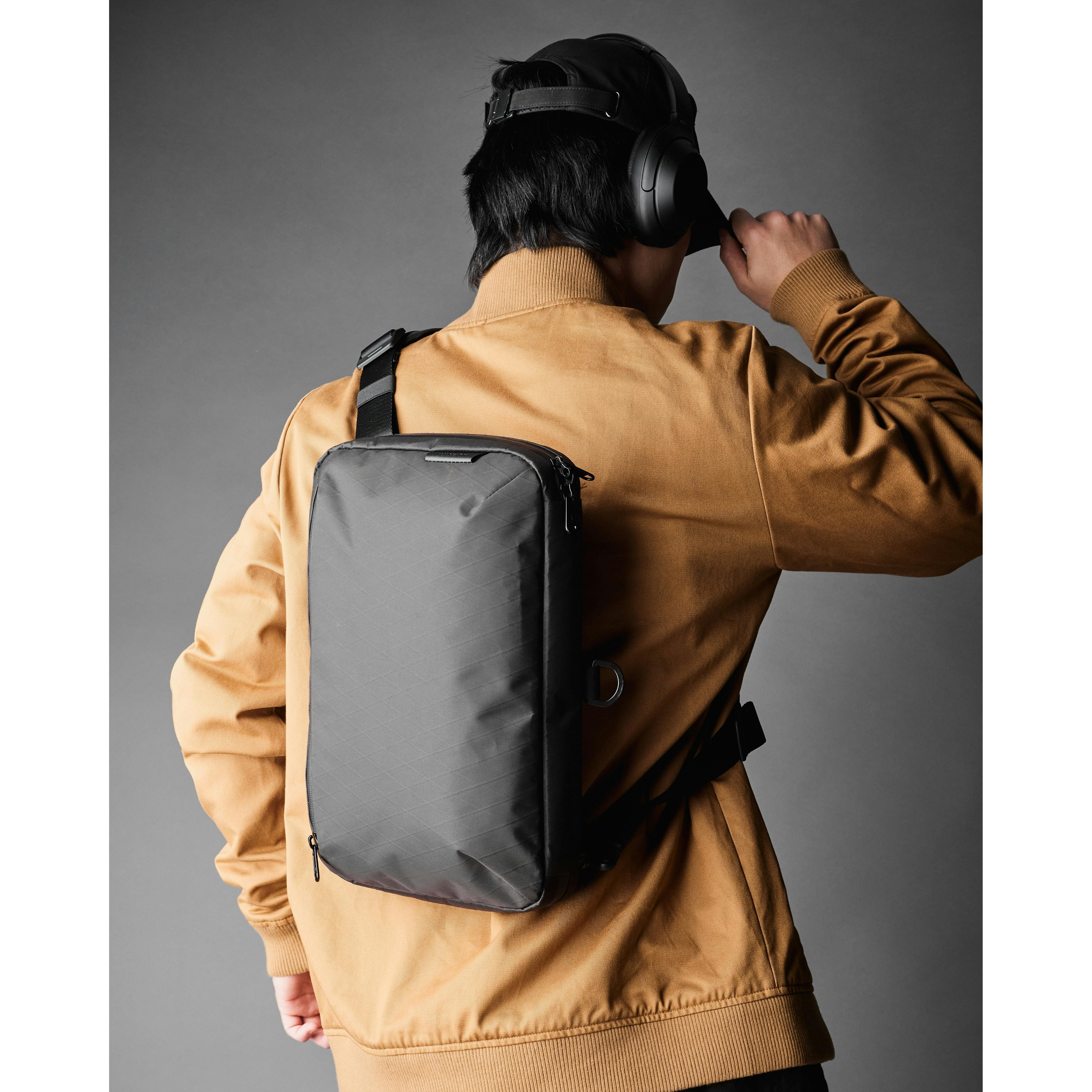 กระเป๋า Alpaka - Alpha Messenger สี Graphite Grey