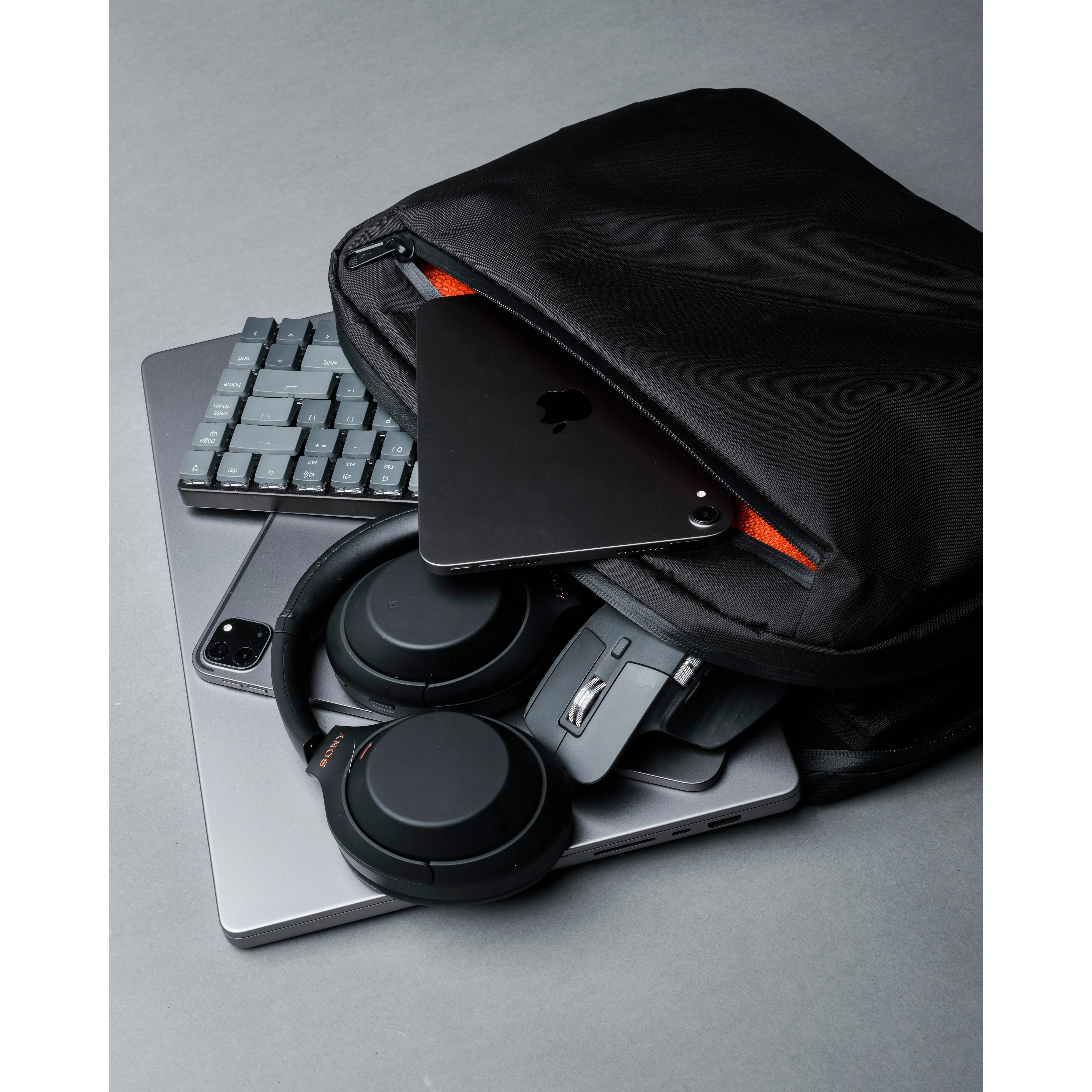 Alpaka Gear Elements Tech Brief - Black X-Pac VX42 | Messenger