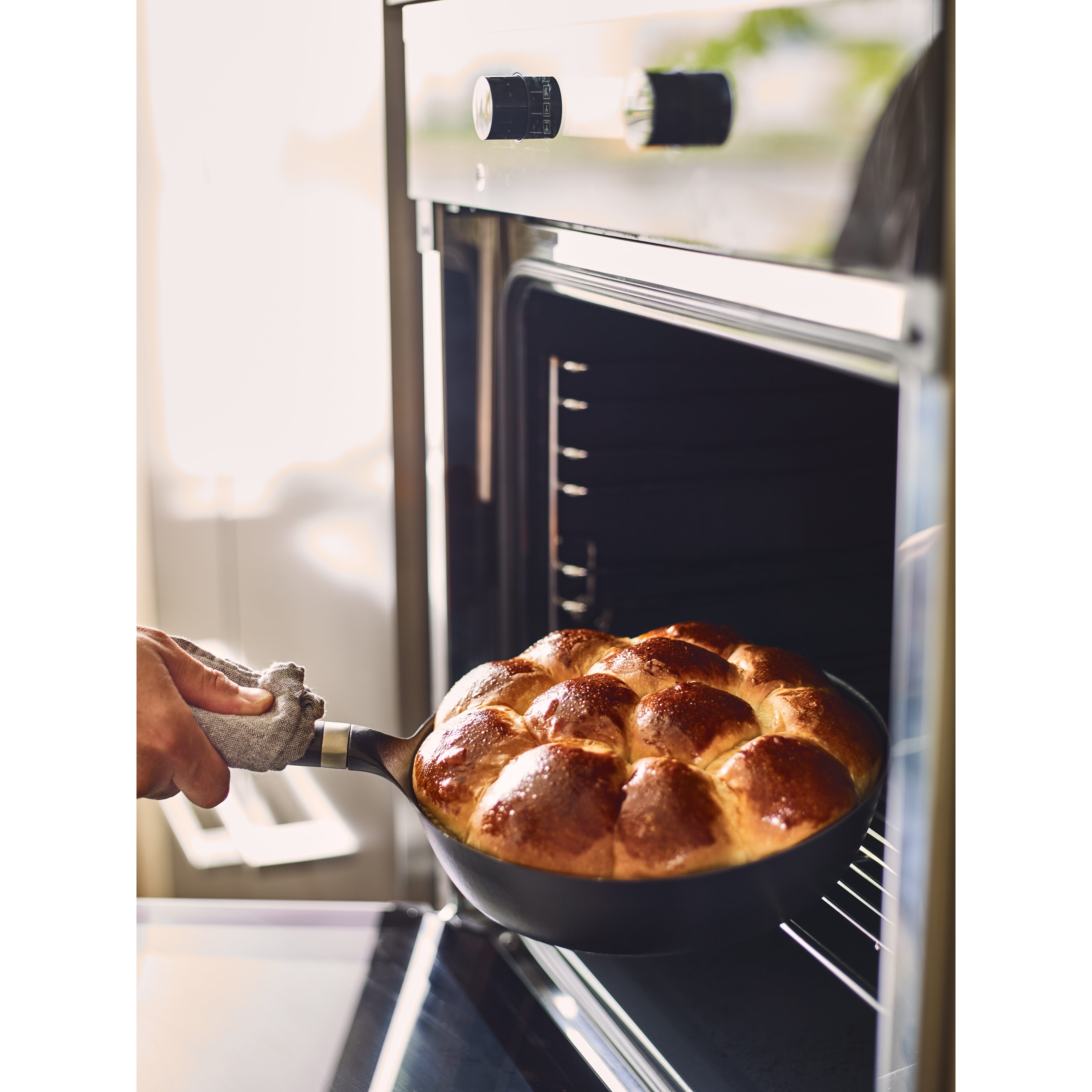 Vermicular Oven-Safe Skillet + Stainless Steel Lid - 9.4