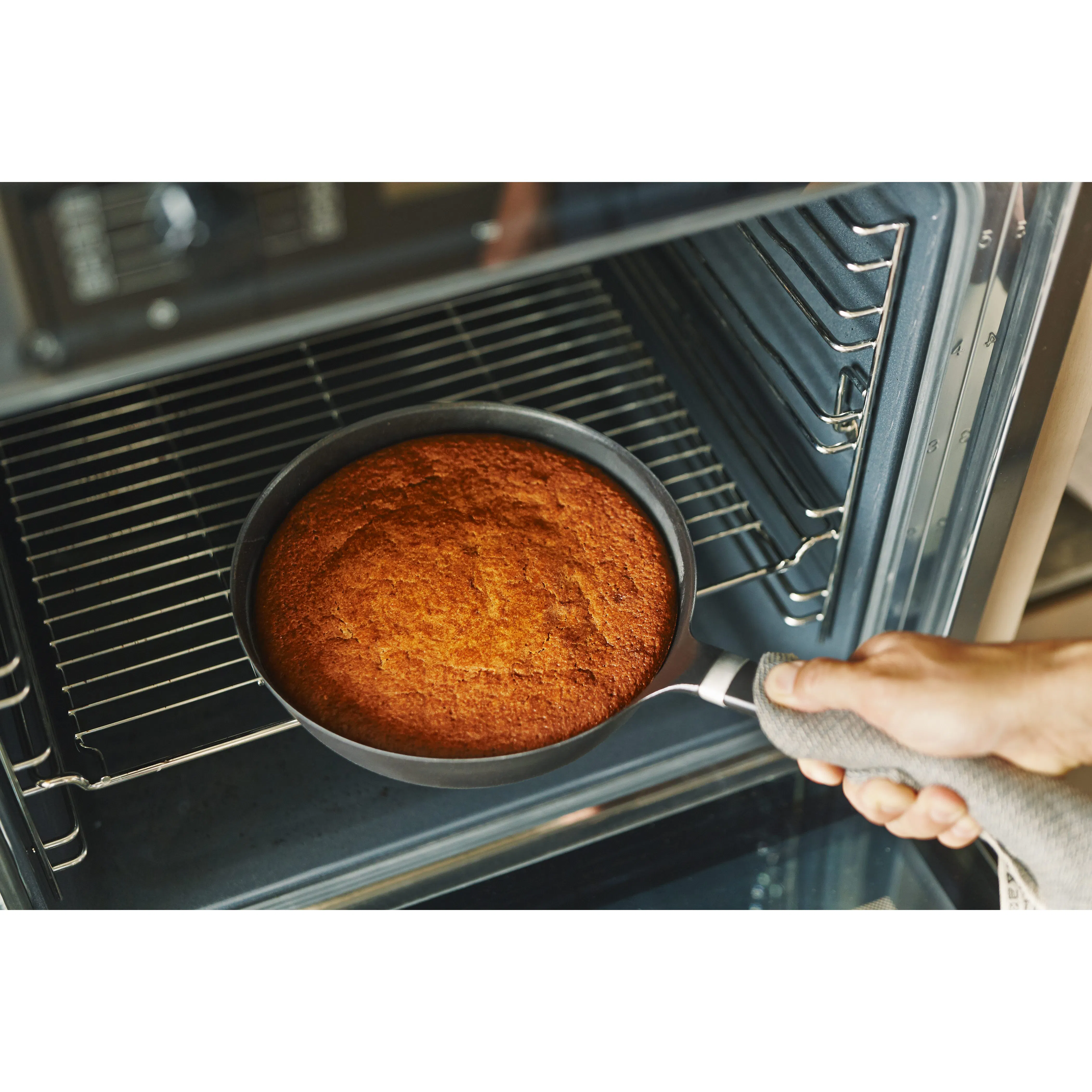 Vermicular Oven-Safe Skillet + Stainless Steel Lid - 9.4