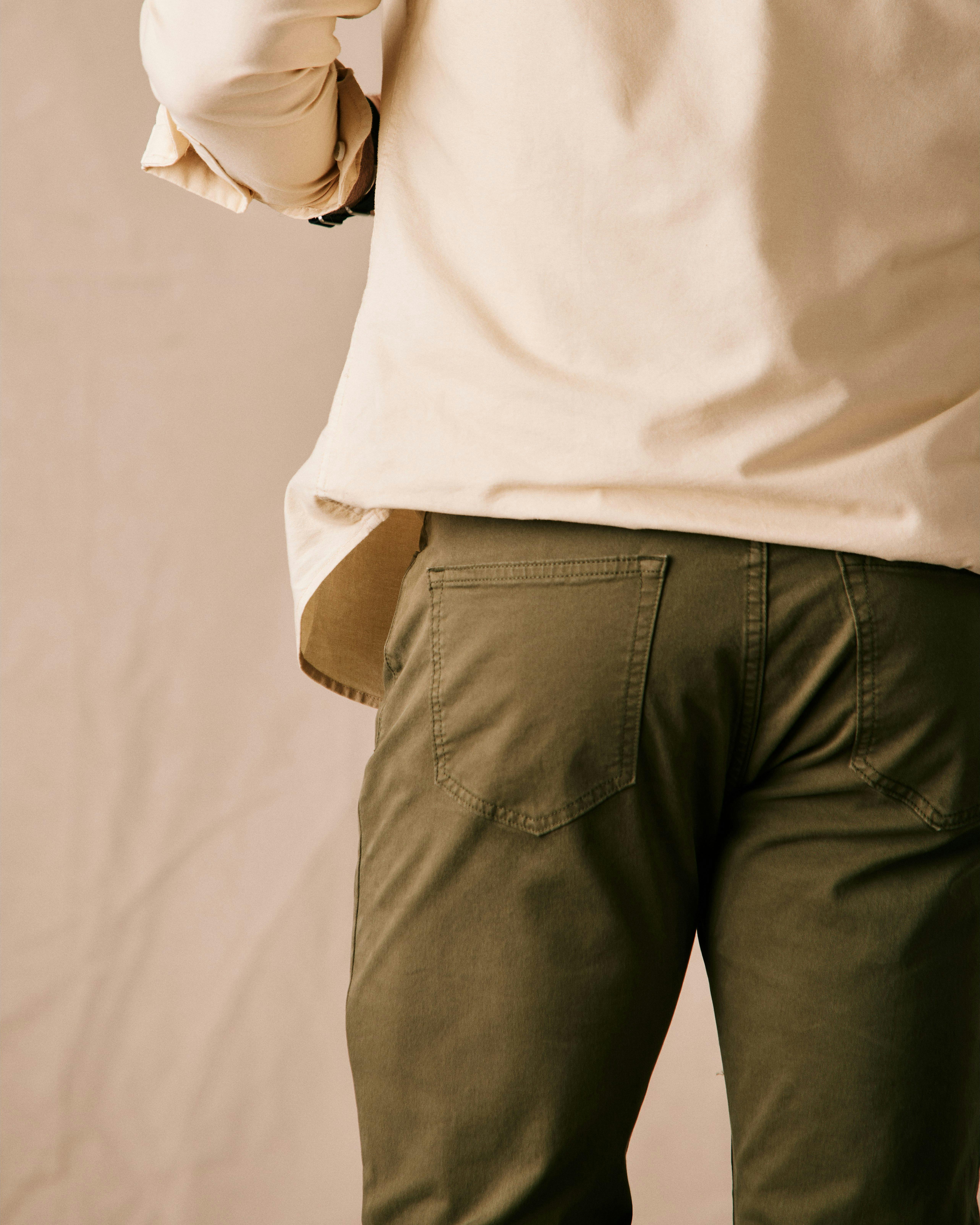 HOLLISTER Tapered Trousers in Beige