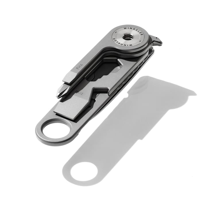 https://huckberry.imgix.net/spree/products/712004/original/83136_Windeler_Extra_Stack_Magnetic_Multi_Tool_Bead_Blasted_Stainless_Steel_02.jpg?auto=compress%2Cformat&cs=tinysrgb&fit=max&w=700