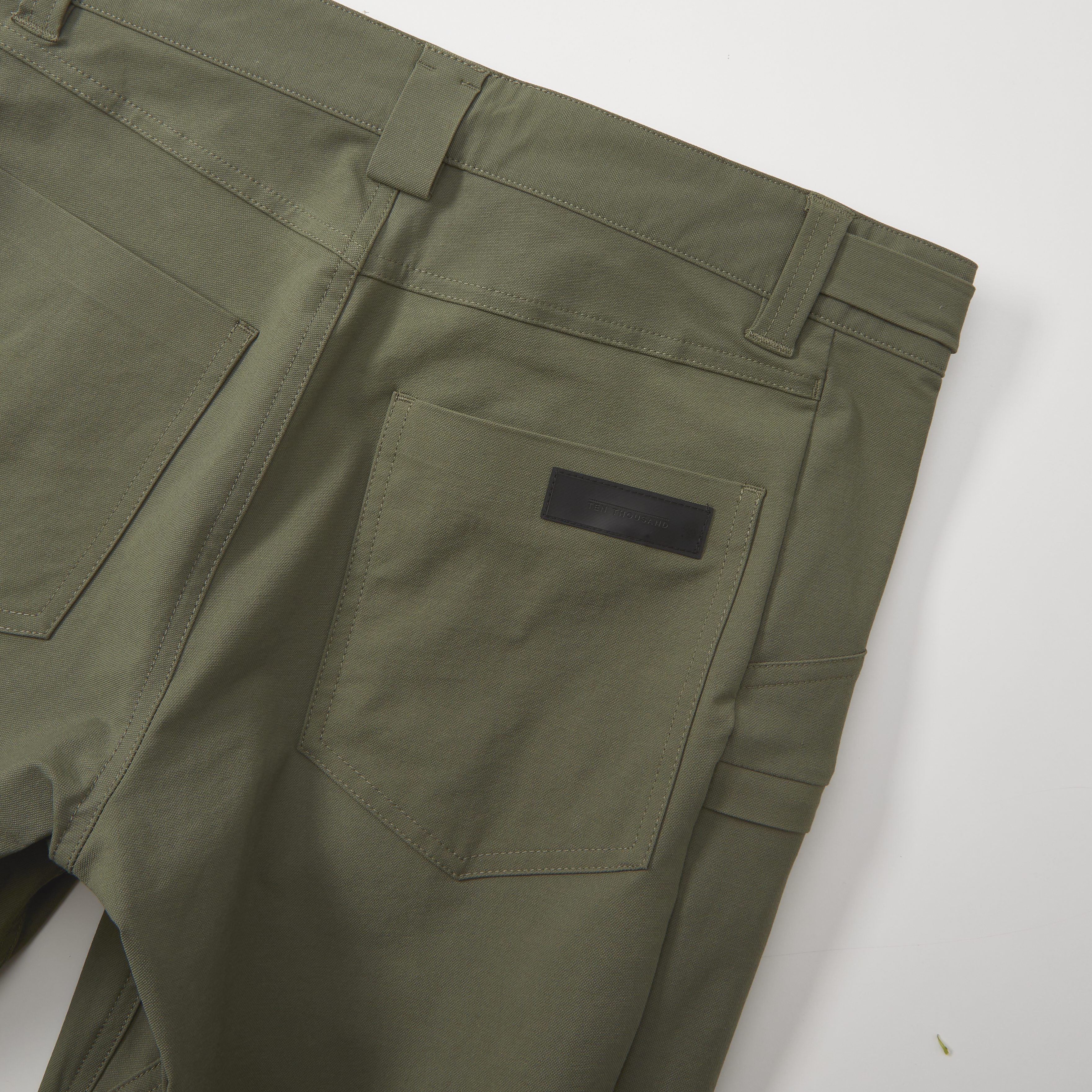 TECH LOOSE STRETCH 6P MIL PANTS カーキ DAIWA PIER39（ダイワピア39）の「DAIWA PIER39 TECH LOOSE