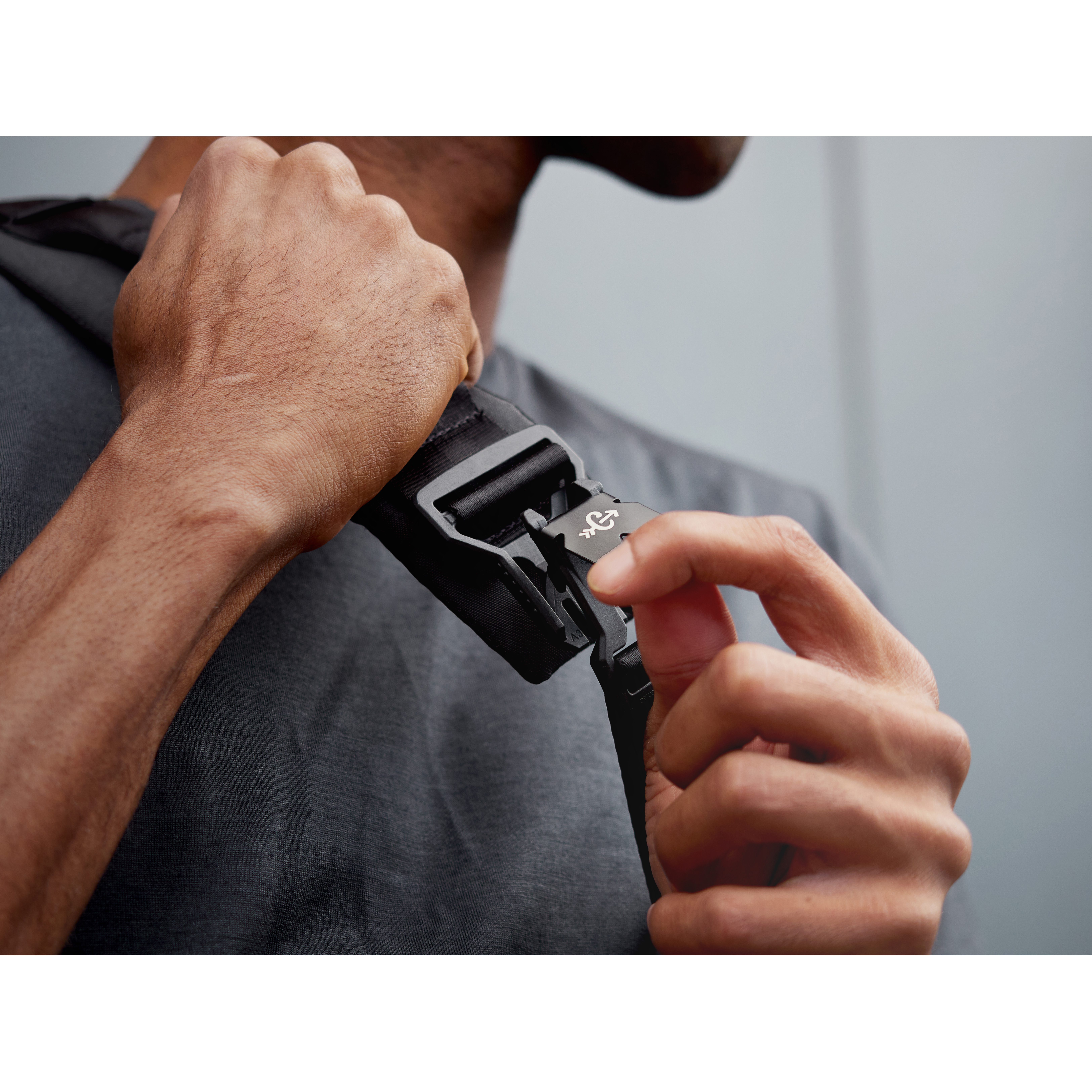 Bellroy Bellroy x Carryology Chimera Sling - 6L - Black | Hip