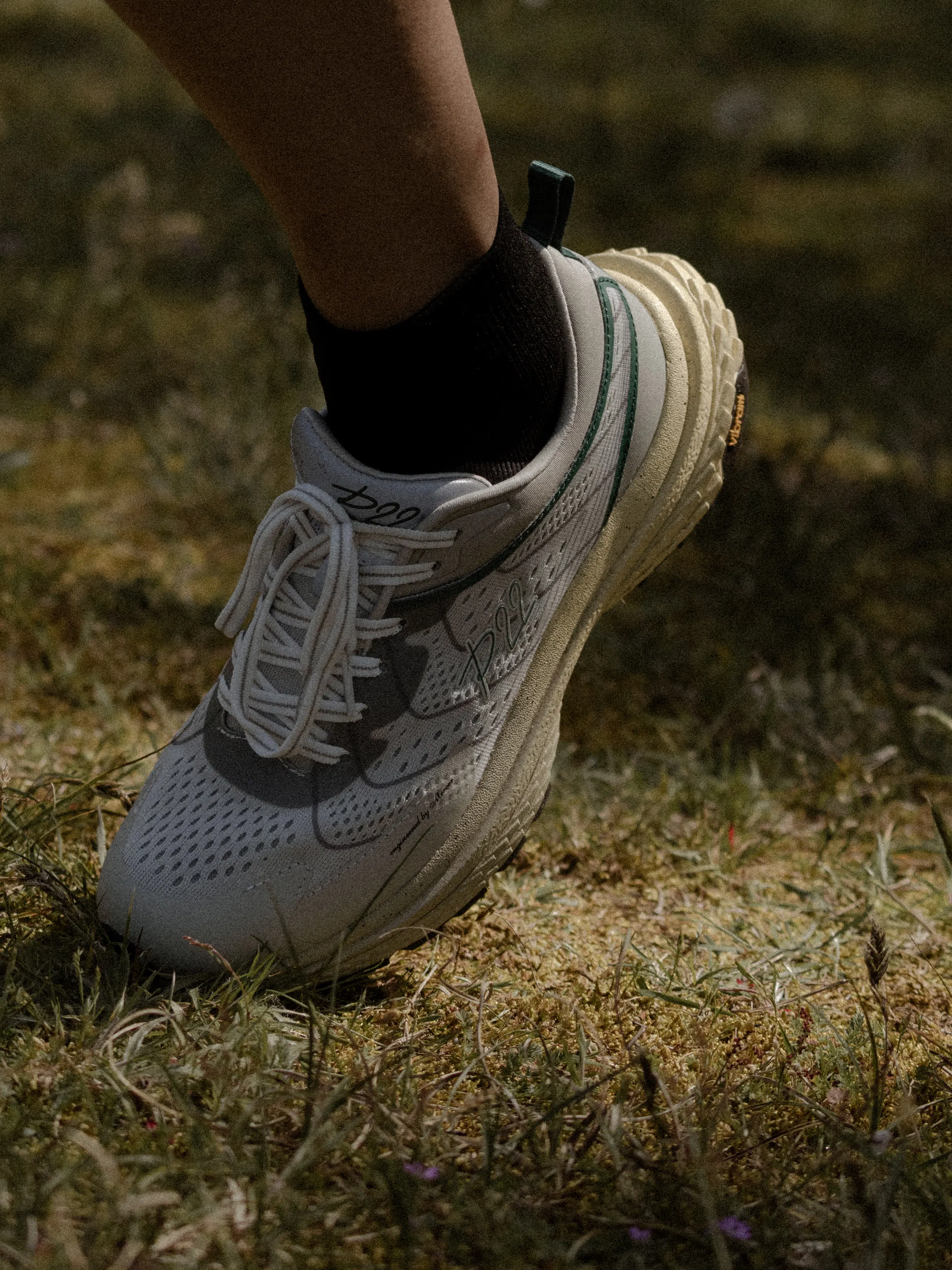 P22 Classic Trail Runner - Grey/Green | Performance Sneakers 