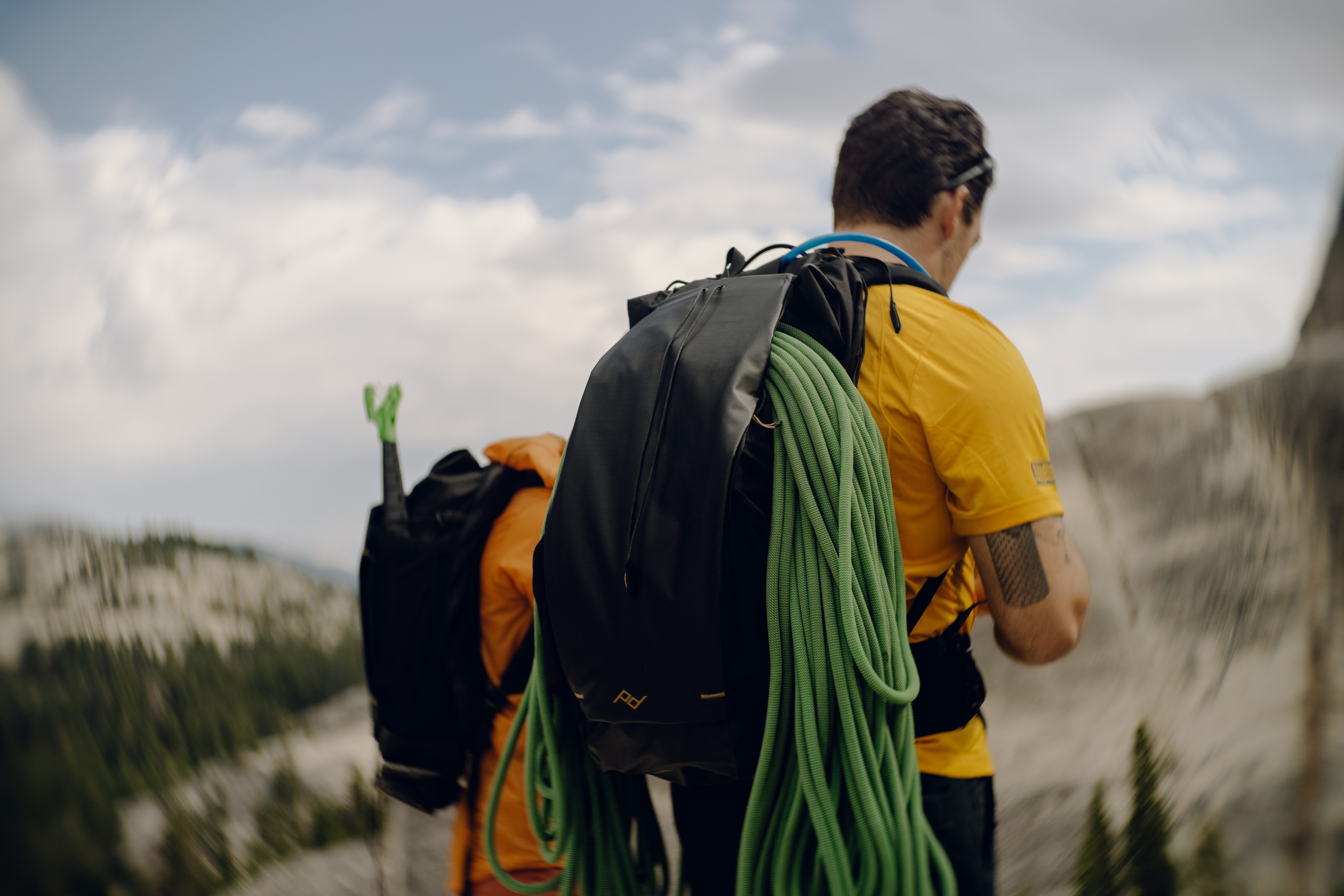 Peak Design OUTDOOR BACKPACK – 25L ブラック Amazon.com: Peak Design Outdoor Backpack 25L, Black, Compact