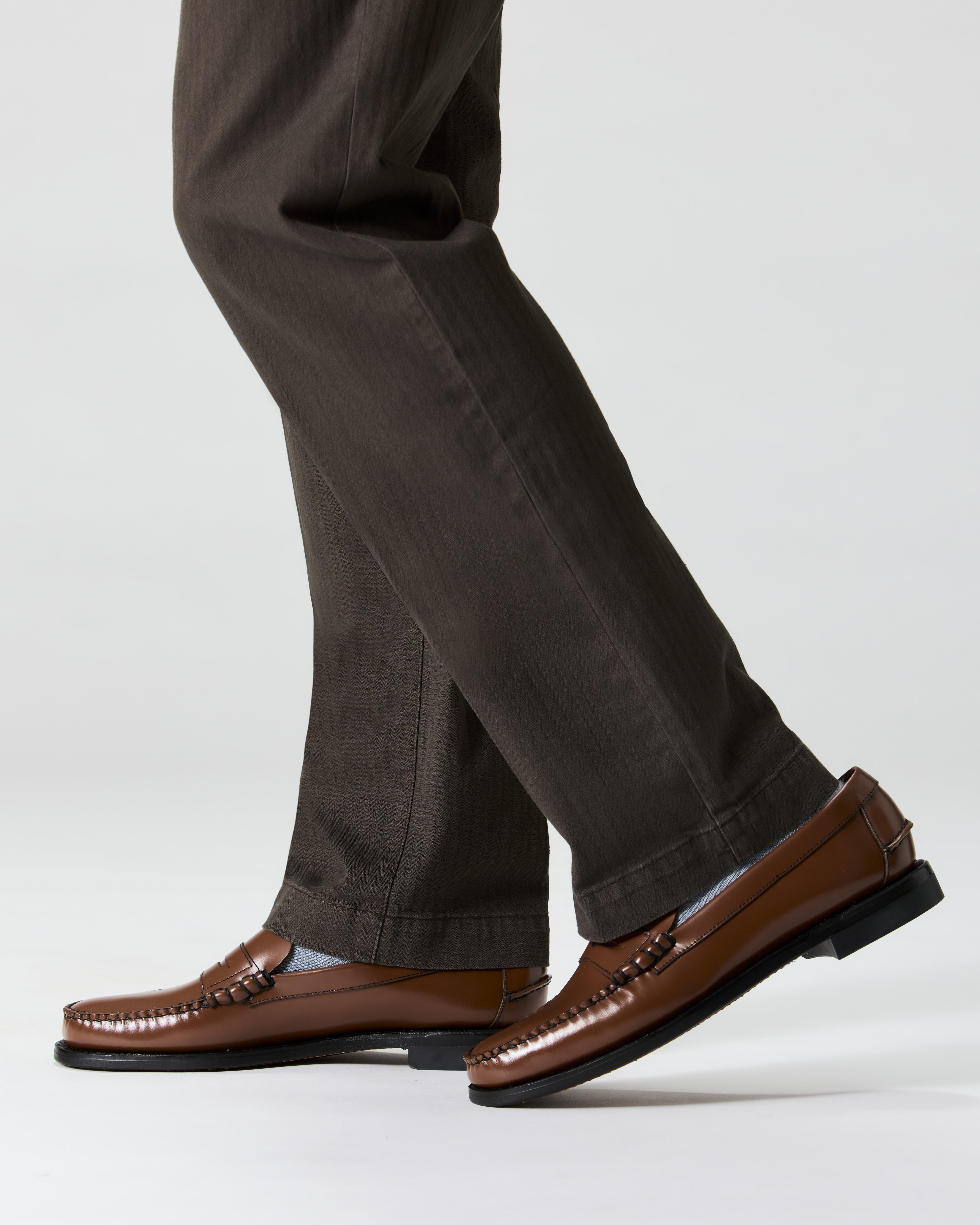 Flint and Tinder Pleated Herringbone Chino - HB Classic - Dark