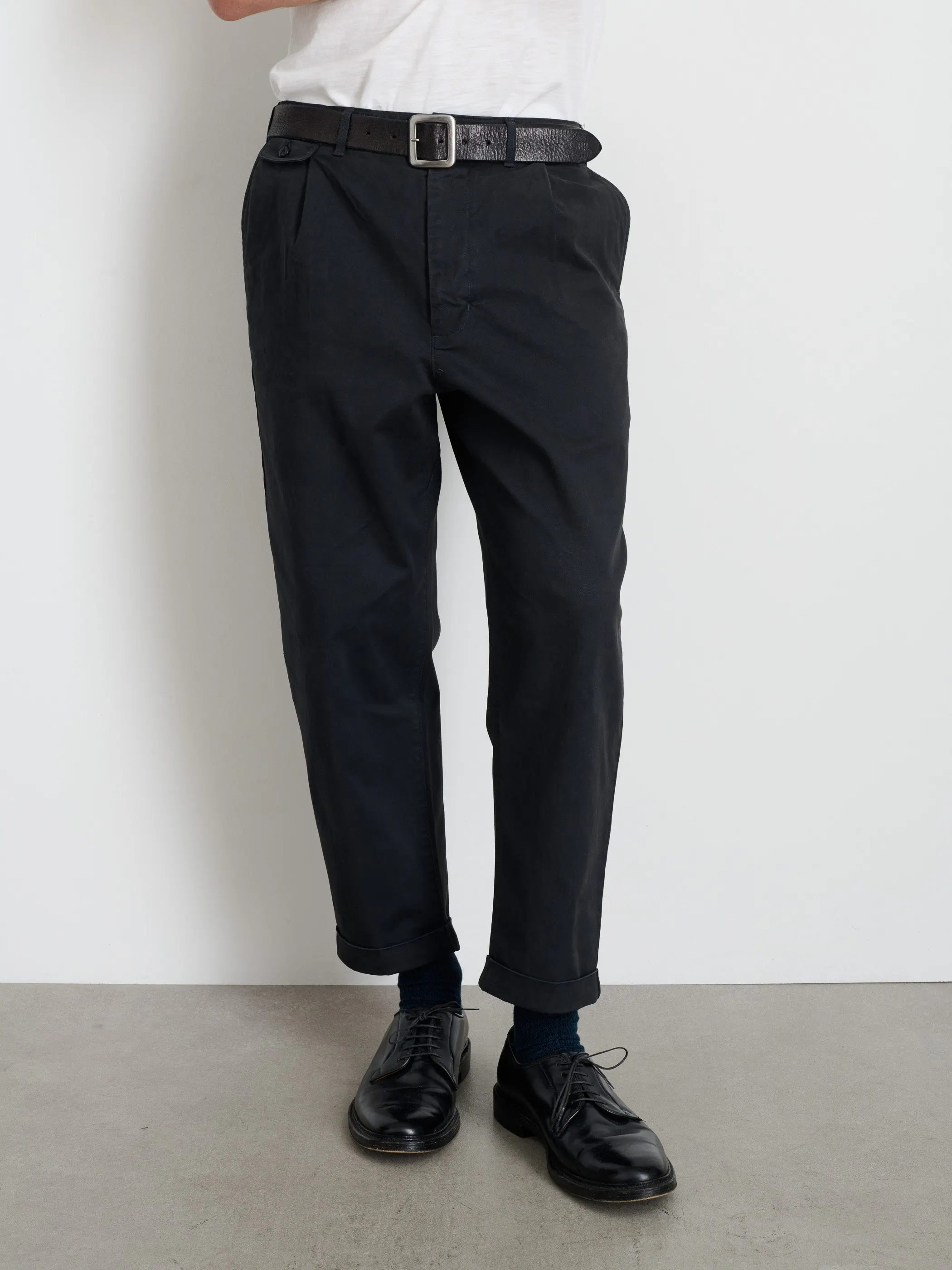 Alex Mill Standard Pleated Chino Pant - Black | Chino Pants
