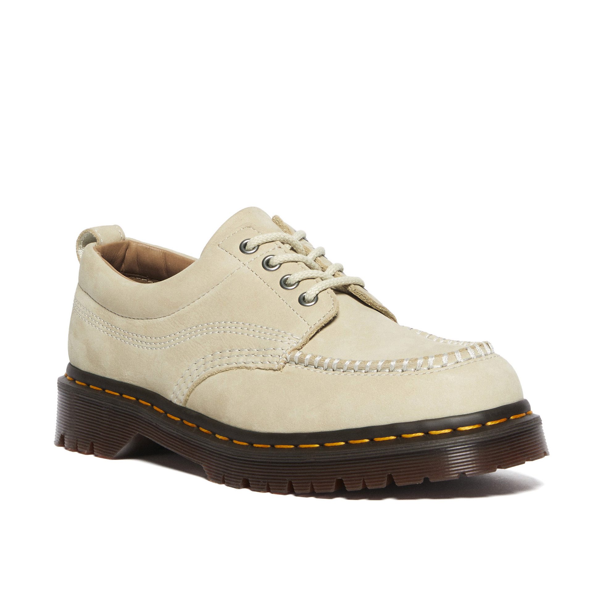 お洒落 人気 Dr. Martens ブラウン＆ベージュ Lowell ダービー Dr. Martens' Lowell Is a Chunky Grunge Boat Shoe