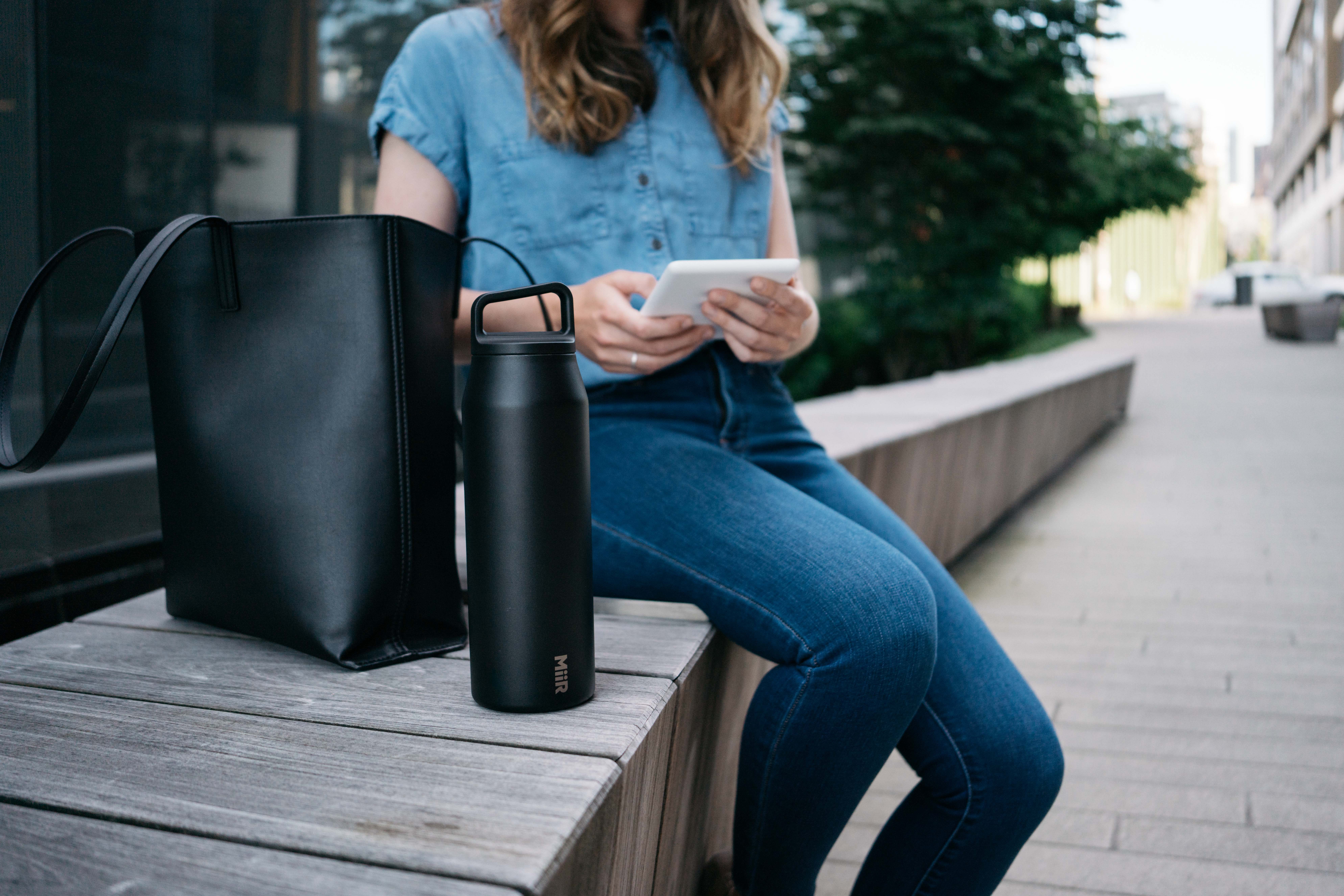 【新品/未使用】Miir EREWHON 32oz VI WM Bottle 黒 MiiR 32oz VI WM Bottle - Black | Water Bottles | Huckberry