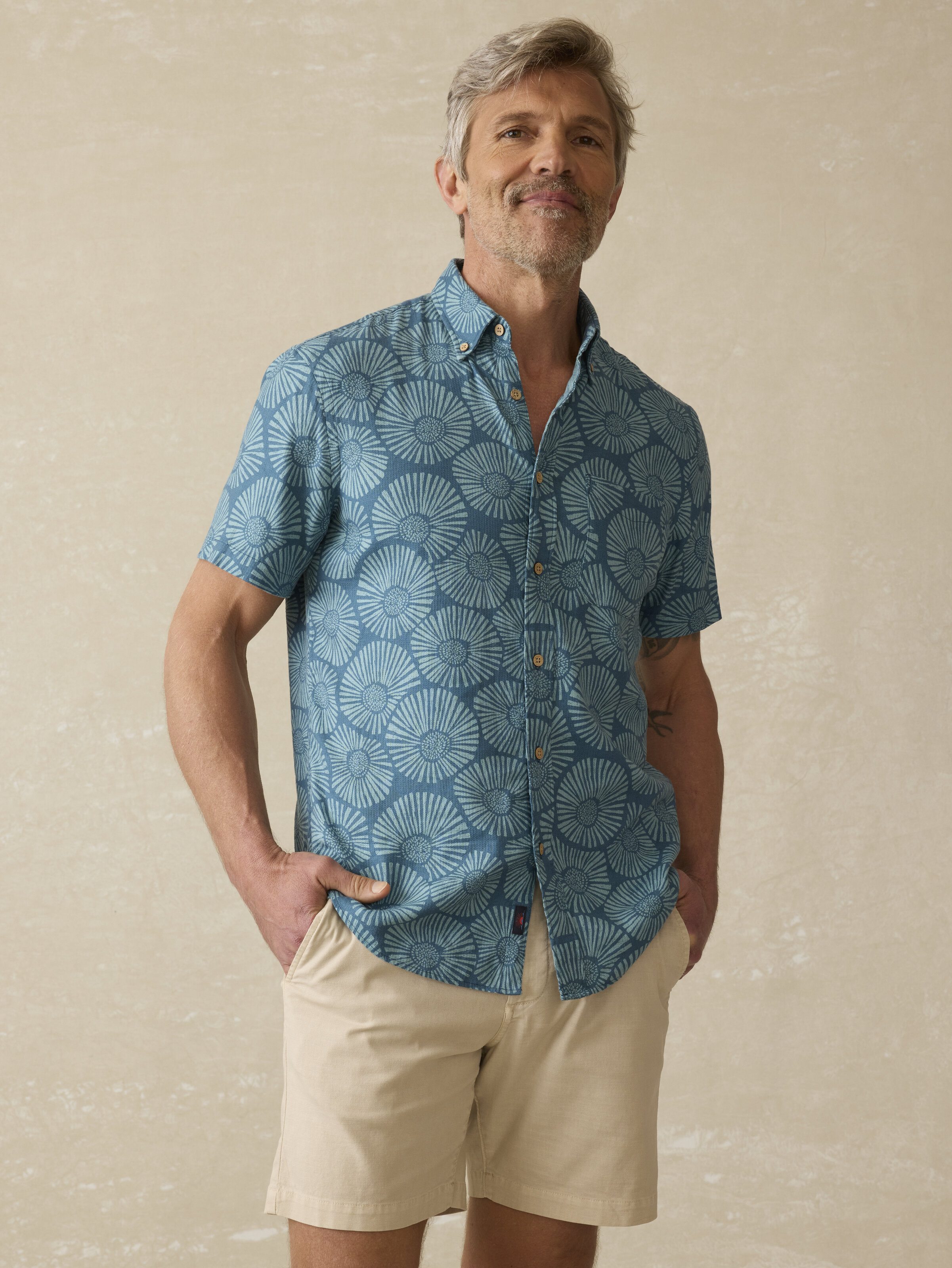PARTIMENTOのBreeze T-shirt Faherty Brand Breeze Summer Shirt - Stormy Sea Floral