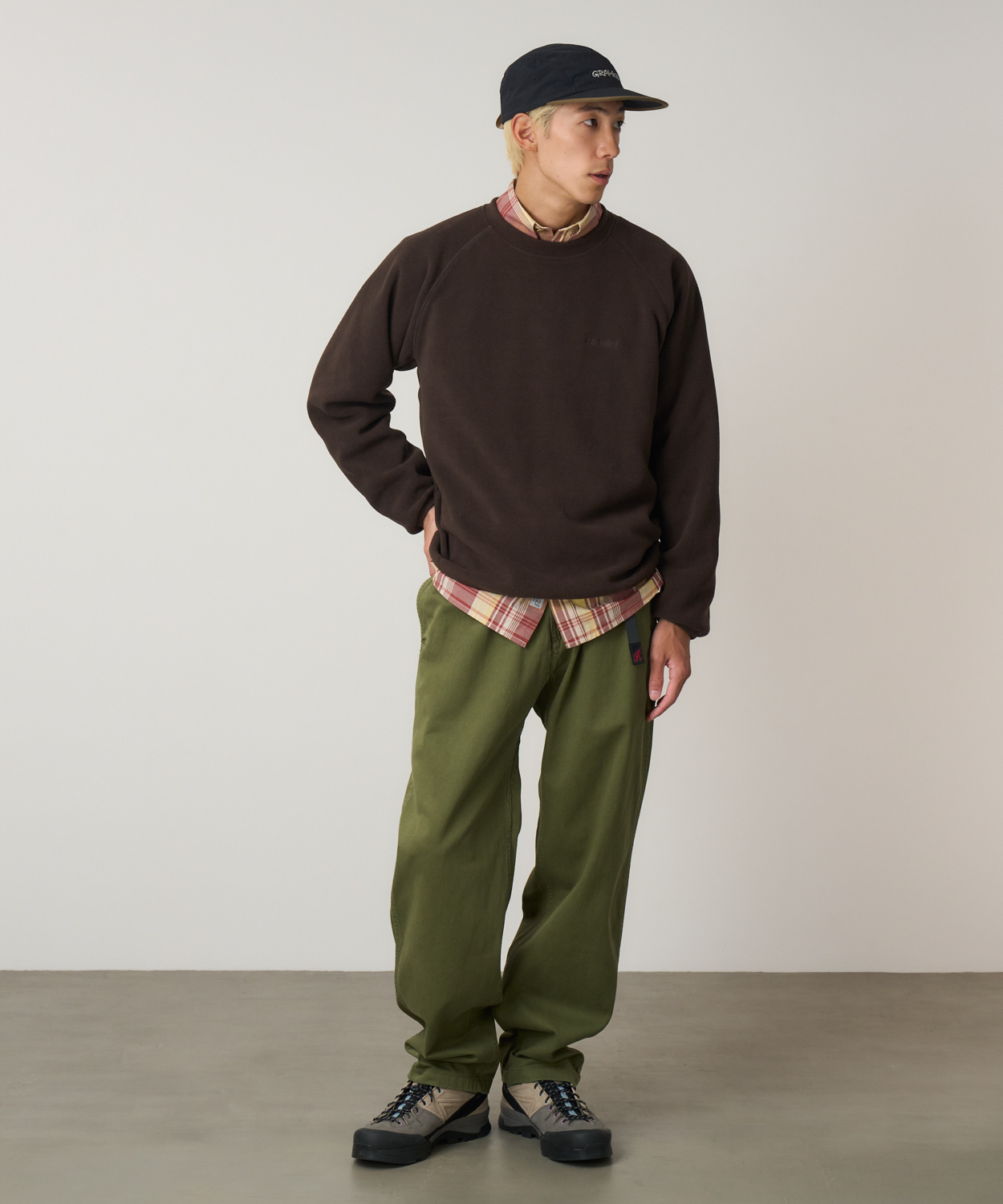 超極太 GRAMICCI リネン混紡バギーワークパンツ Lサイズ カーキ 超極太 GRAMICCI リネン混紡バギーワークパンツ Lサイズ カーキ 超極太