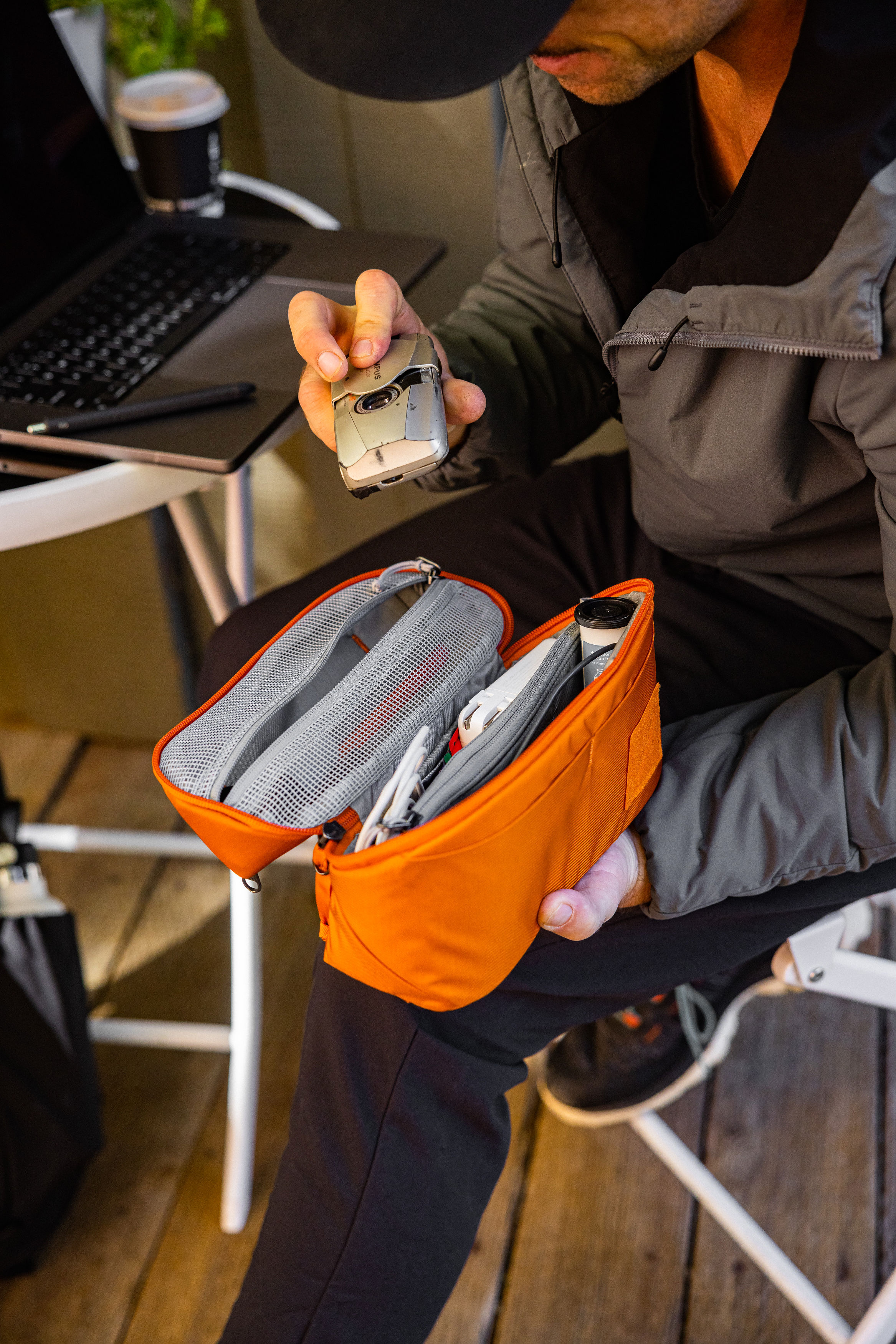 always do what you should do 袋 Always Do What You Should Do: Men's Side Trapper Bag (Black