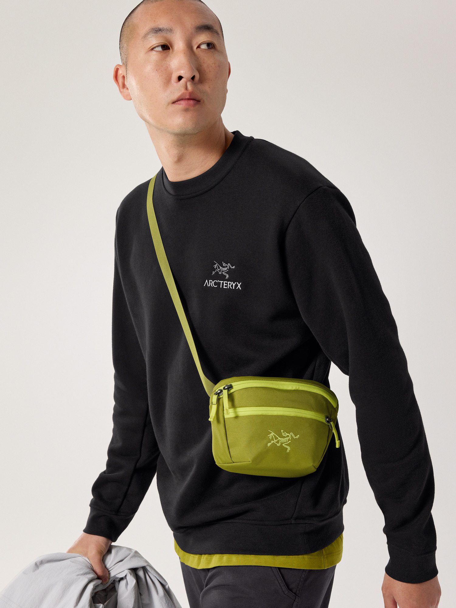 Arc'teryx Emblem Fleece Crew - Black | Crewneck Sweatshirts