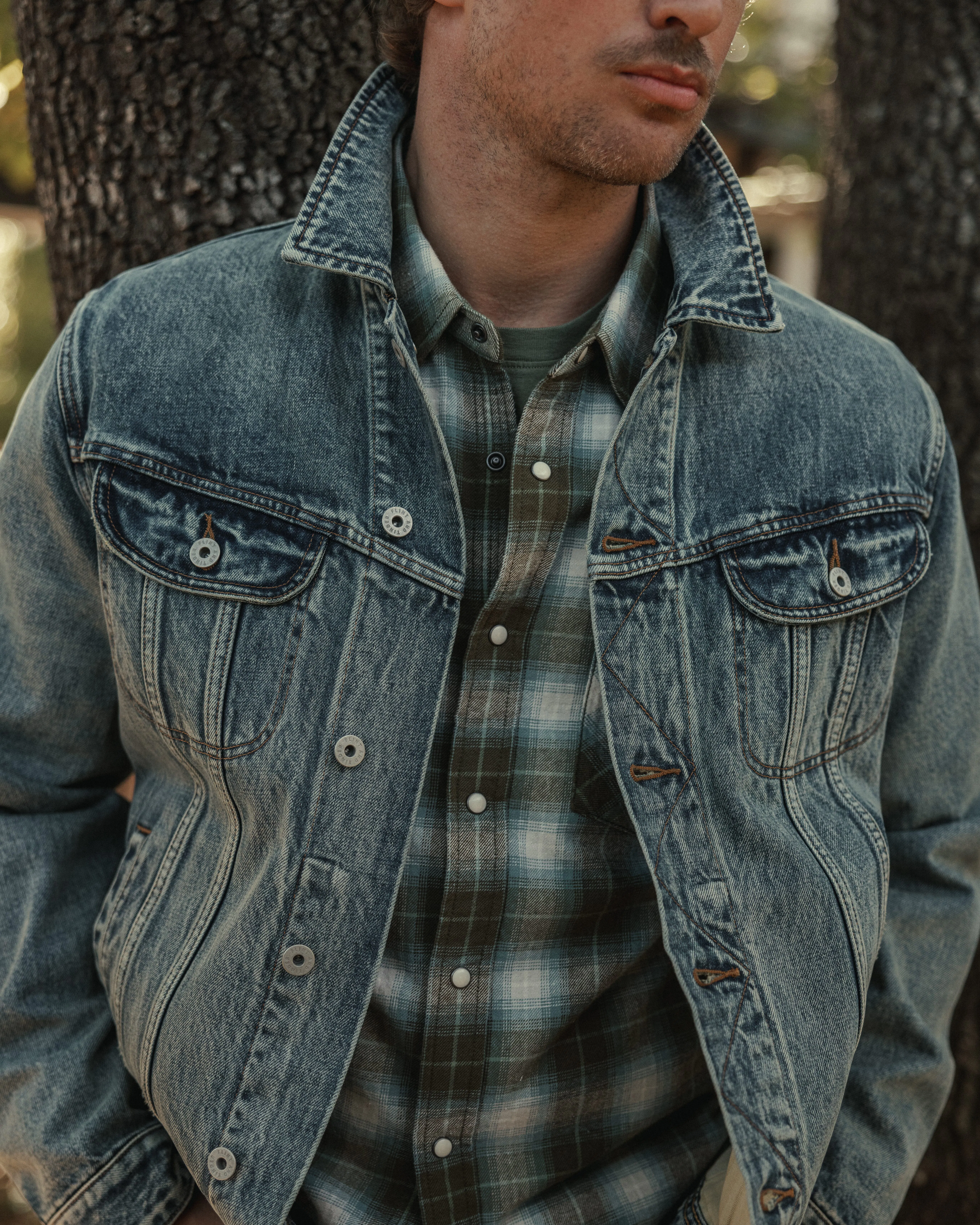 Flint and Tinder Selvedge Denim Trucker Jacket - Mid-Wash