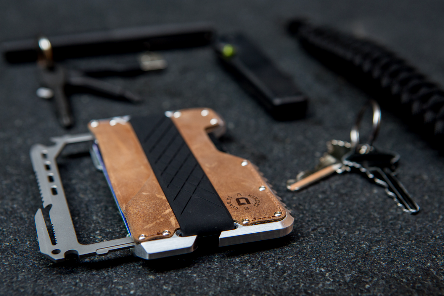 metal wallets for men        
        <figure class=